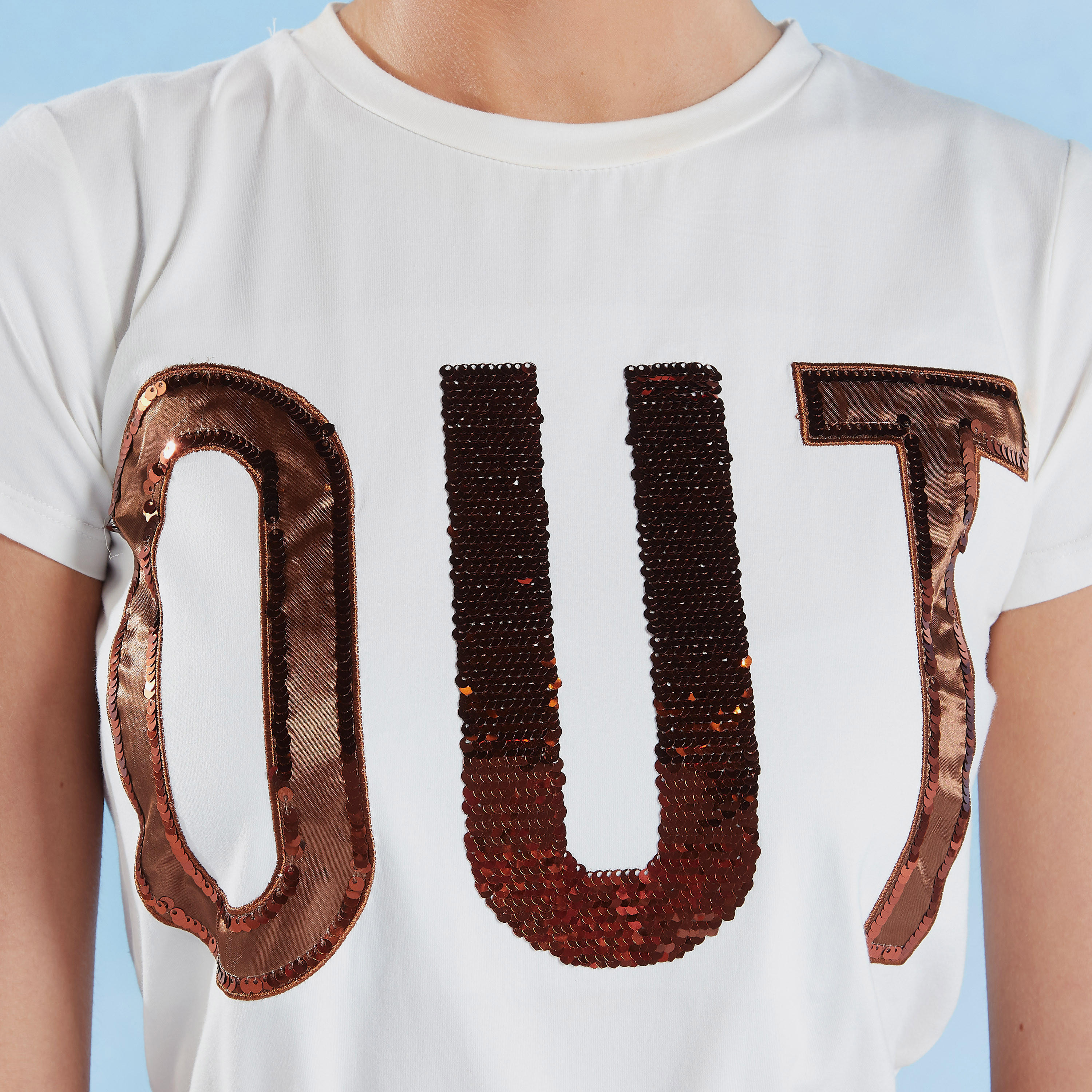 تيشيرت بياقة مستديرة وأكمام كاب وتفاصيل ترتر-women-clothing-tshirts-image-3