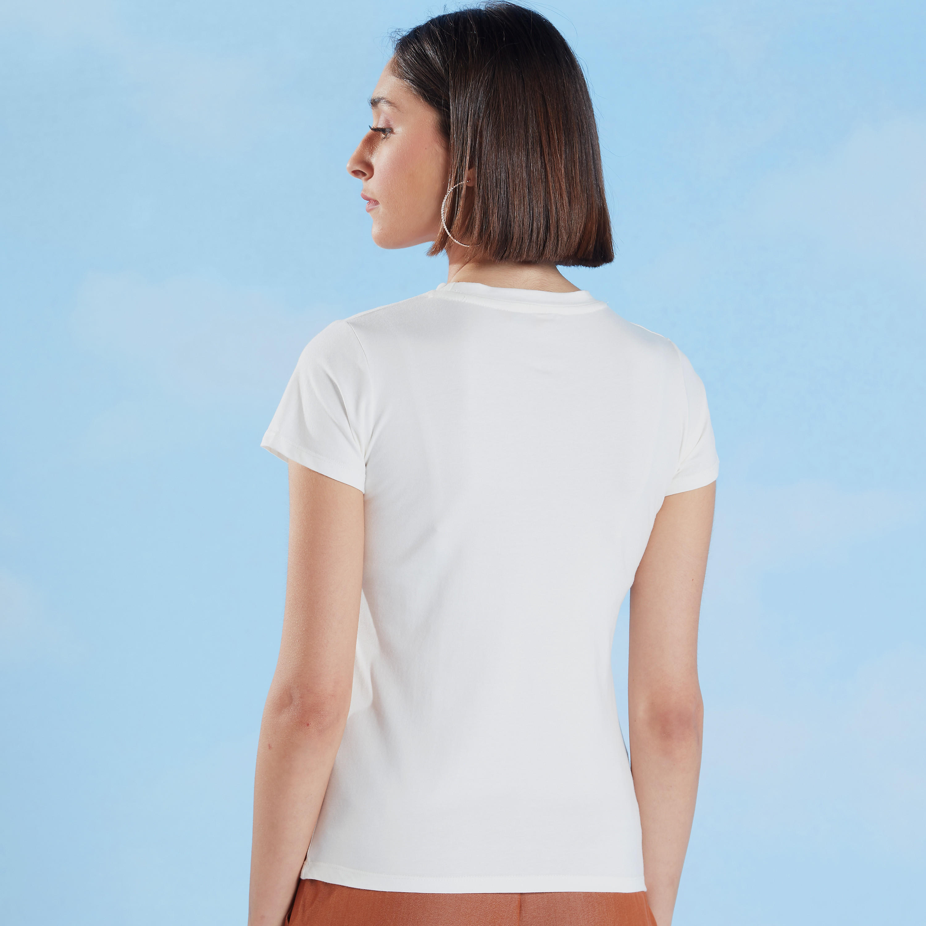 تيشيرت بياقة مستديرة وأكمام كاب وتفاصيل ترتر-women-clothing-tshirts-image-4