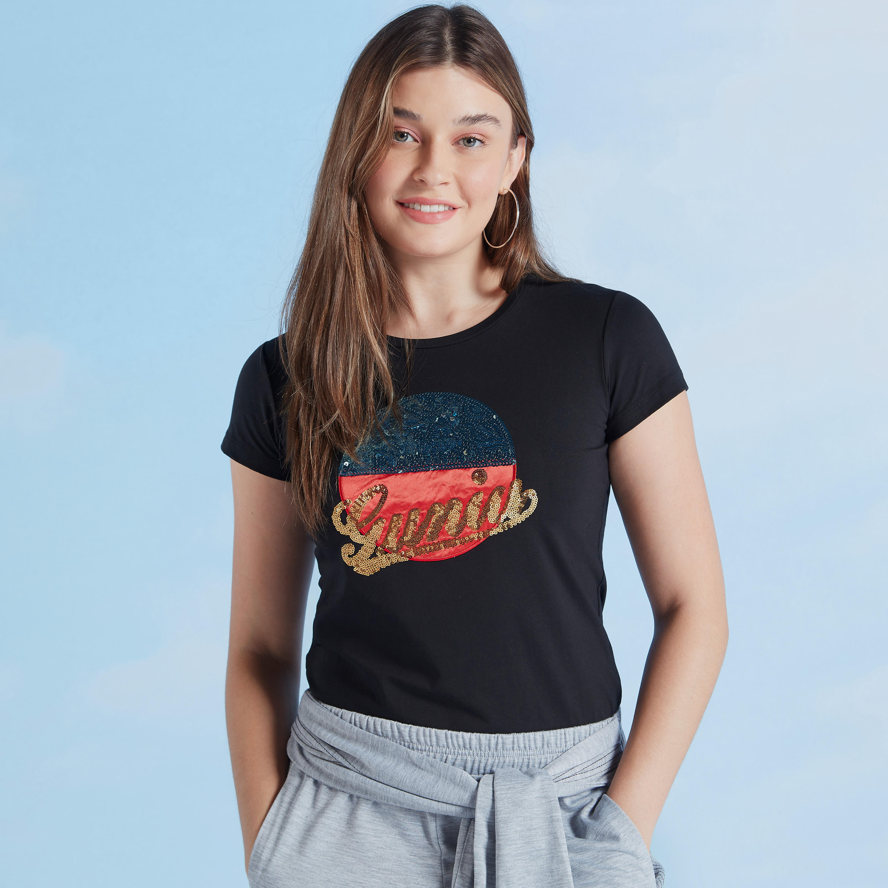 تيشيرت بياقة مستديرة وأكمام كاب وتفاصيل ترتر-women-clothing-tshirts-image-1
