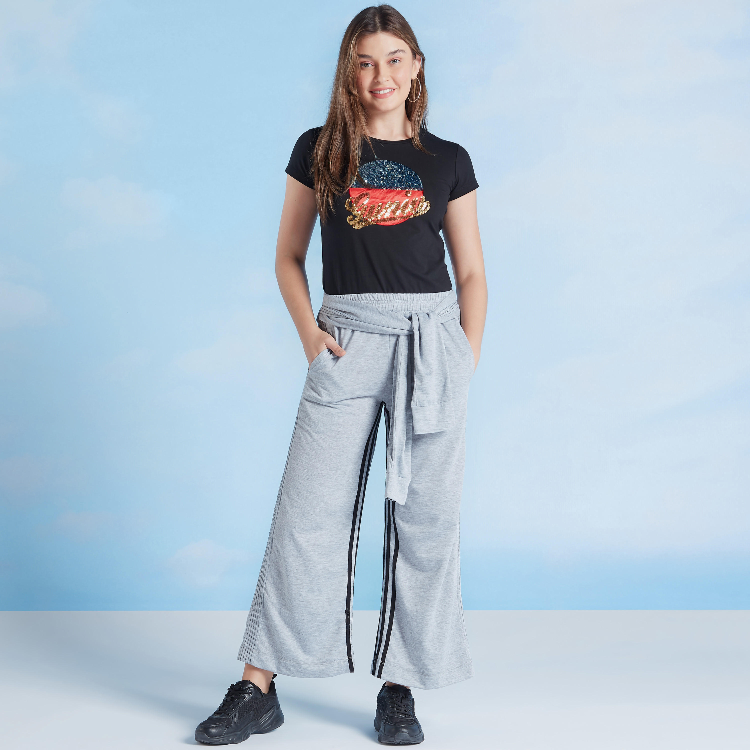 تيشيرت بياقة مستديرة وأكمام كاب وتفاصيل ترتر-women-clothing-tshirts-image-2