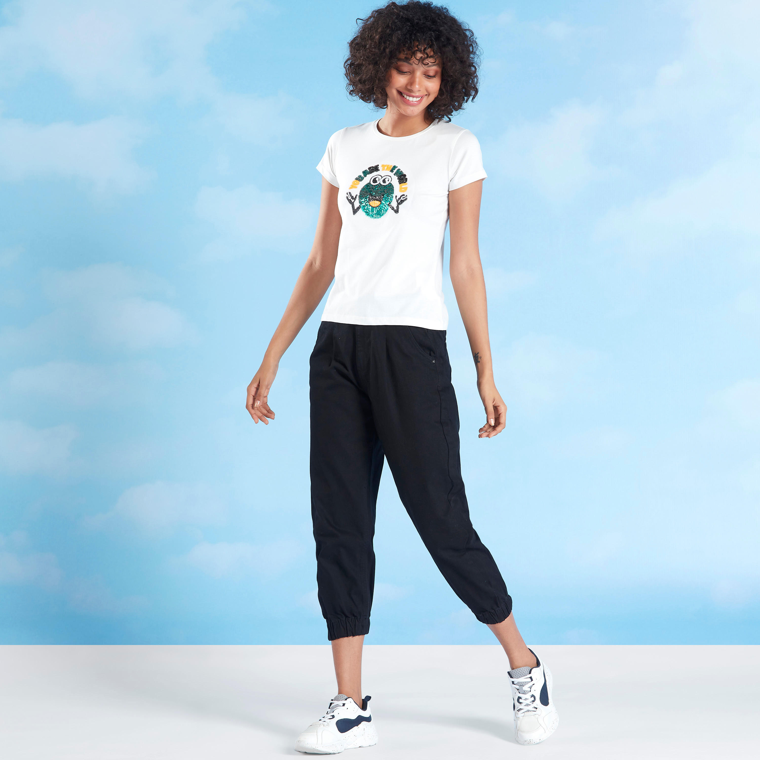 تيشيرت بياقة ضيّقة وأكمام قصيرة وتفاصيل ترتر-women-clothing-tshirts-image-2