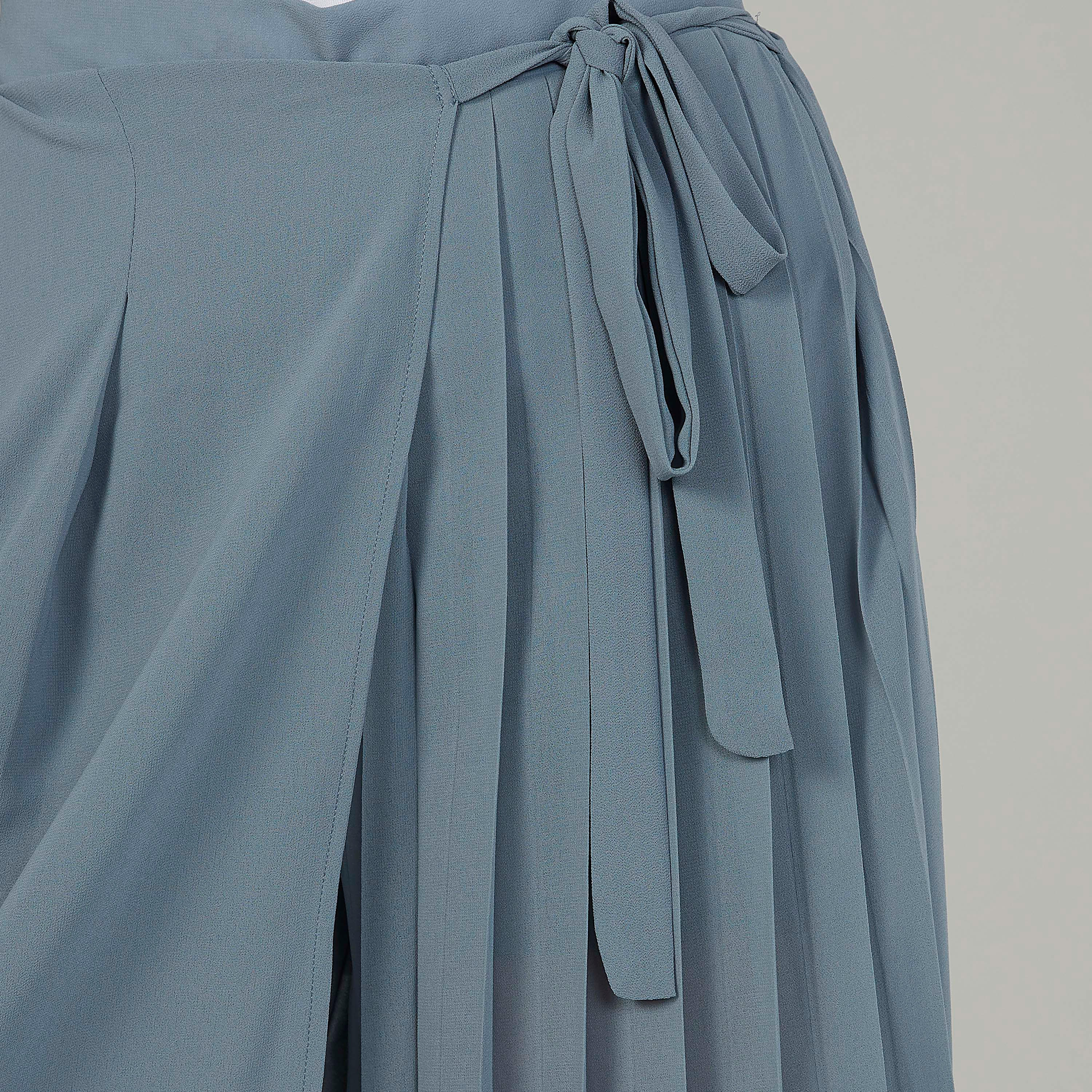 بنطلون بالازو سادة بخصر متوسّط الارتفاع وتفاصيل ثنايا وخصر مطّاطي-women-clothing-bottoms-trousers-image-3