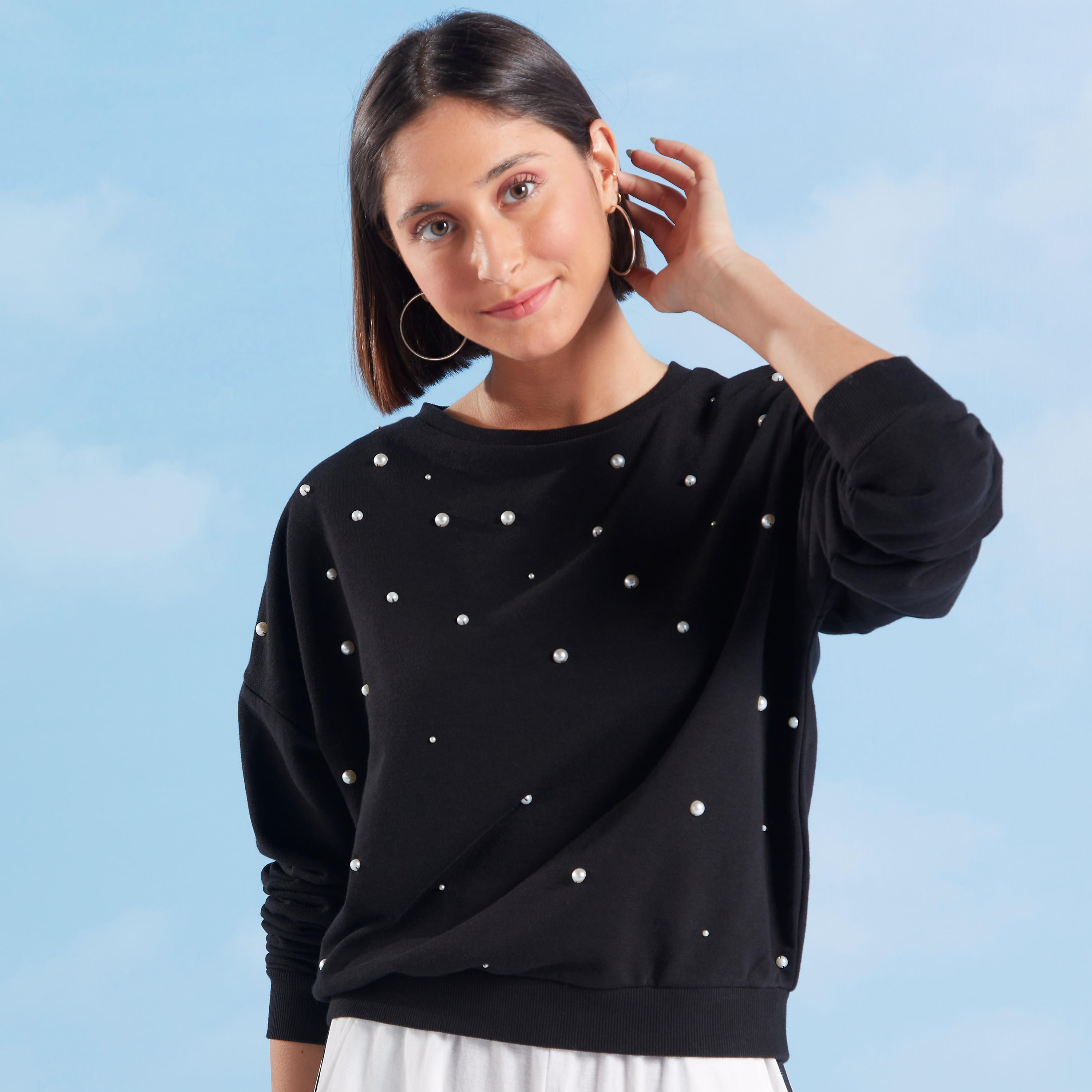 سويت شيرت بياقة مستديرة وأكمام طويلة وتفاصيل لؤلؤ-women-winterwear-hoodiesandsweatshirts-sweatshirts-image-7