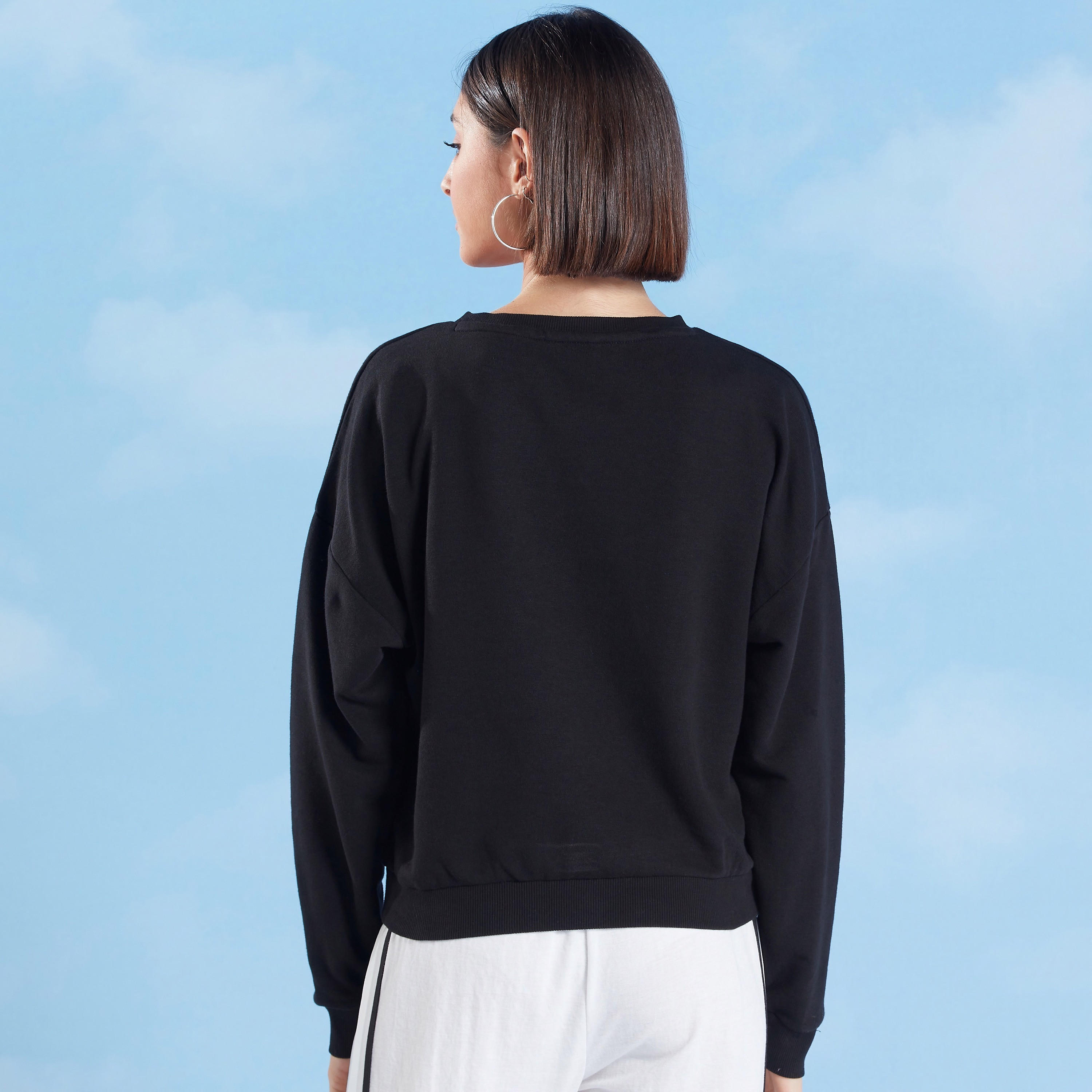 سويت شيرت بياقة مستديرة وأكمام طويلة وتفاصيل لؤلؤ-women-winterwear-hoodiesandsweatshirts-sweatshirts-image-10