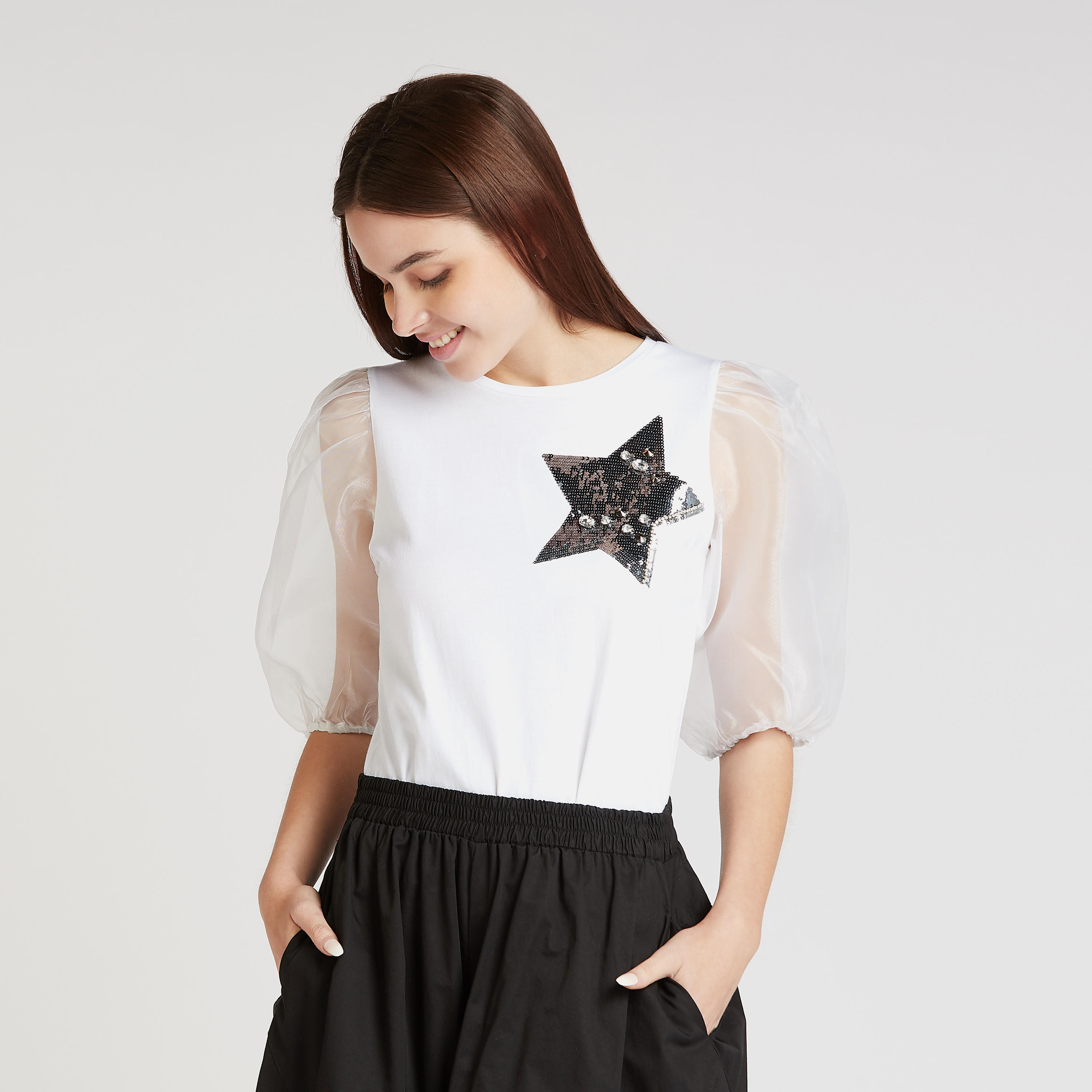 بلوزة بتفاصيل مزخرفة وأكمام شبكيّة منفوخة-women-clothing-shirtsandblouses-blouses-image-1