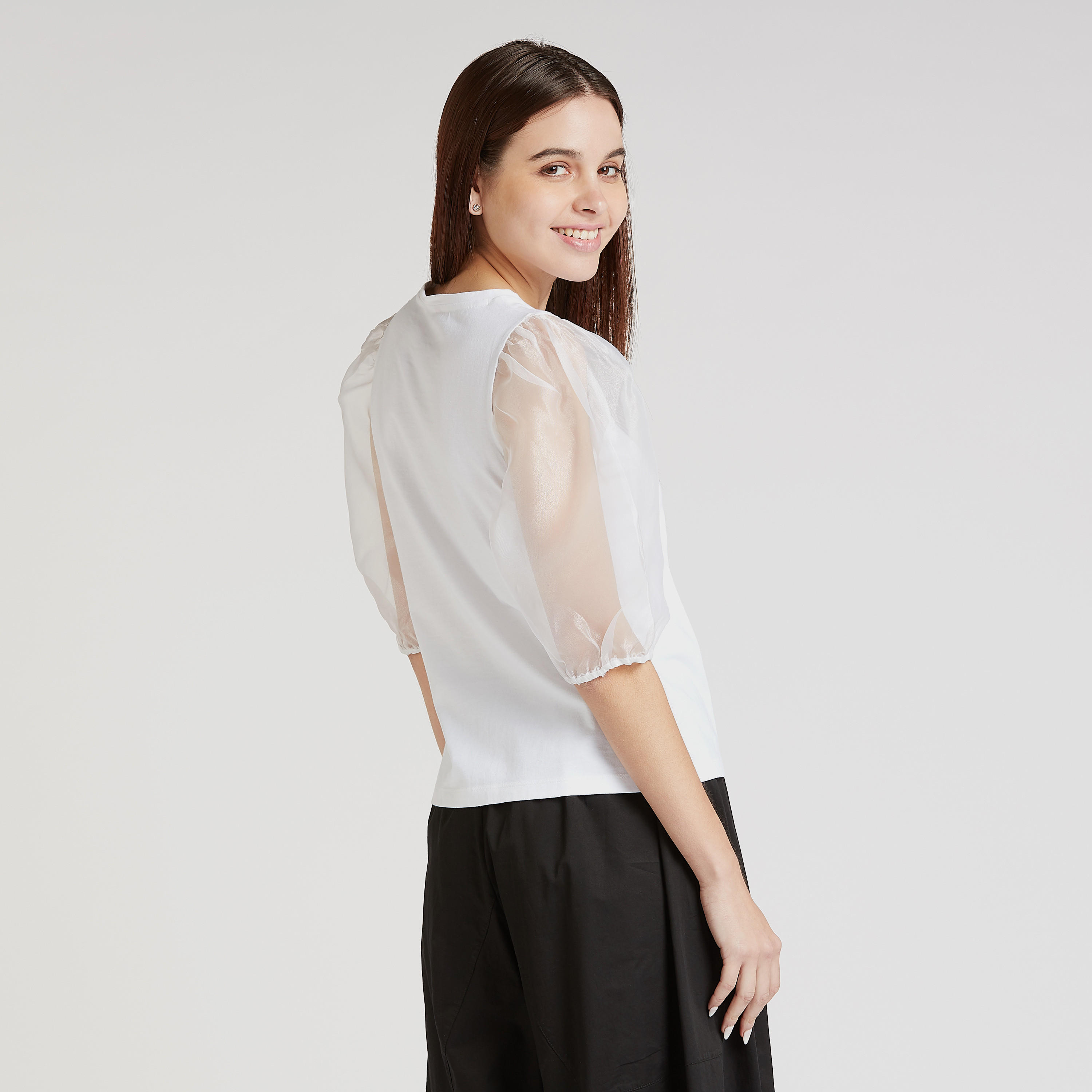 بلوزة بتفاصيل مزخرفة وأكمام شبكيّة منفوخة-women-clothing-shirtsandblouses-blouses-image-4