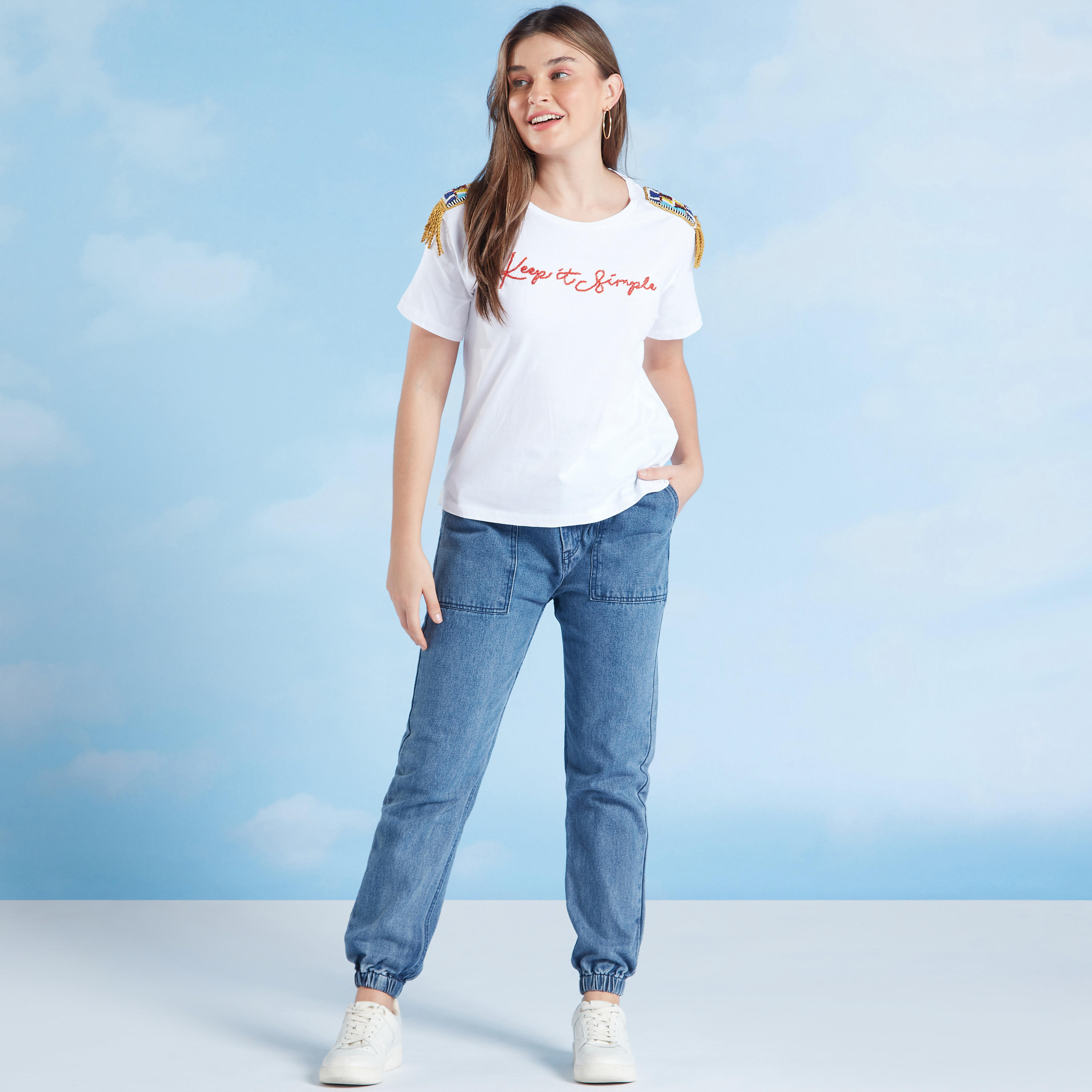 تيشيرت مزيّن بياقة مستديرة وأكمام قصيرة-women-clothing-tshirts-image-2