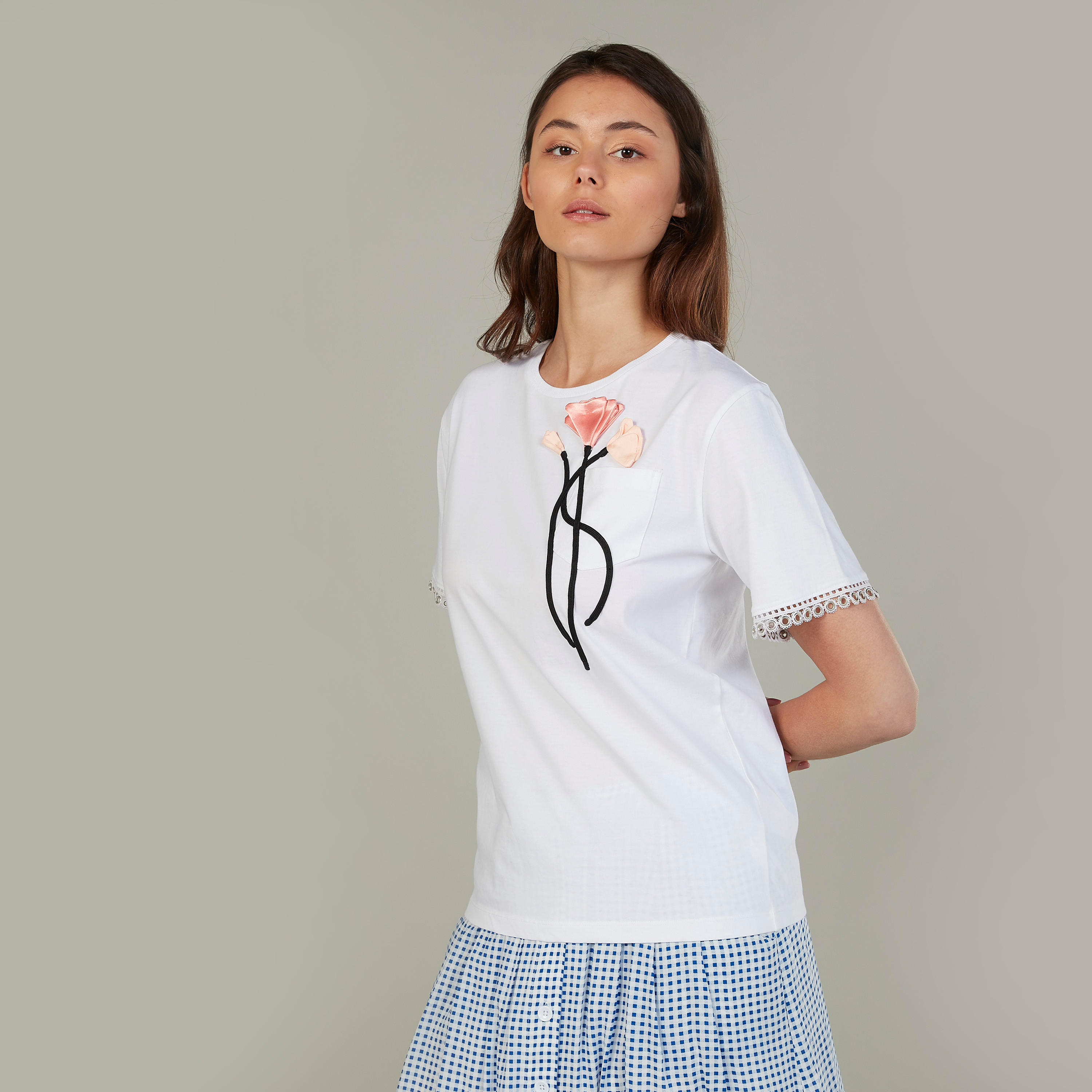 تيشيرت سادة بأكمام قصيرة وتزيينات-women-clothing-tshirts-image-1