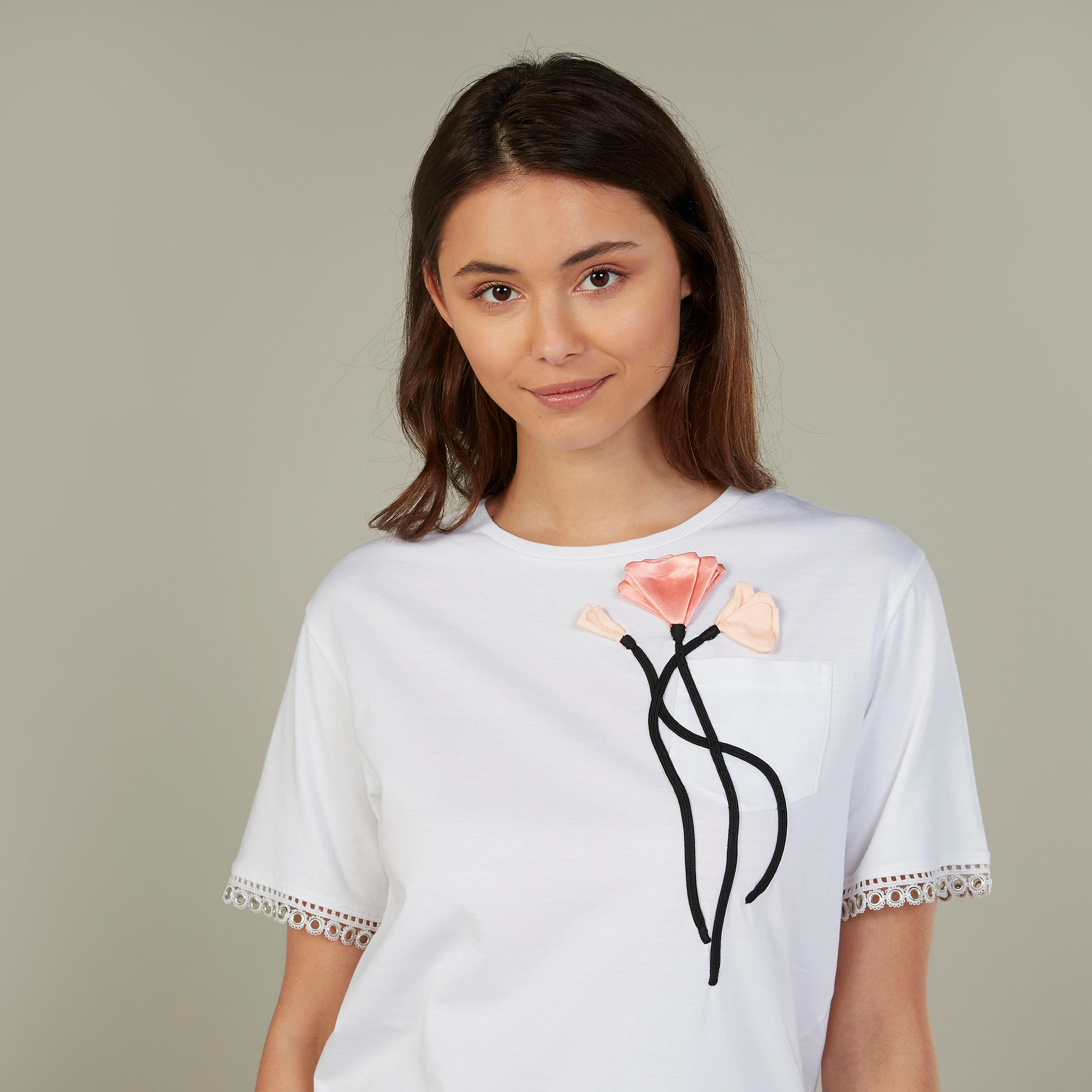 تيشيرت سادة بأكمام قصيرة وتزيينات-women-clothing-tshirts-image-3