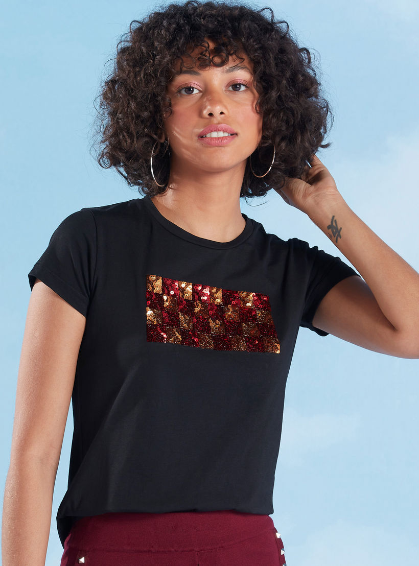 تيشيرت مزين بياقة ضيقة وأكمام قصيرة-women-clothing-tshirts-image-1