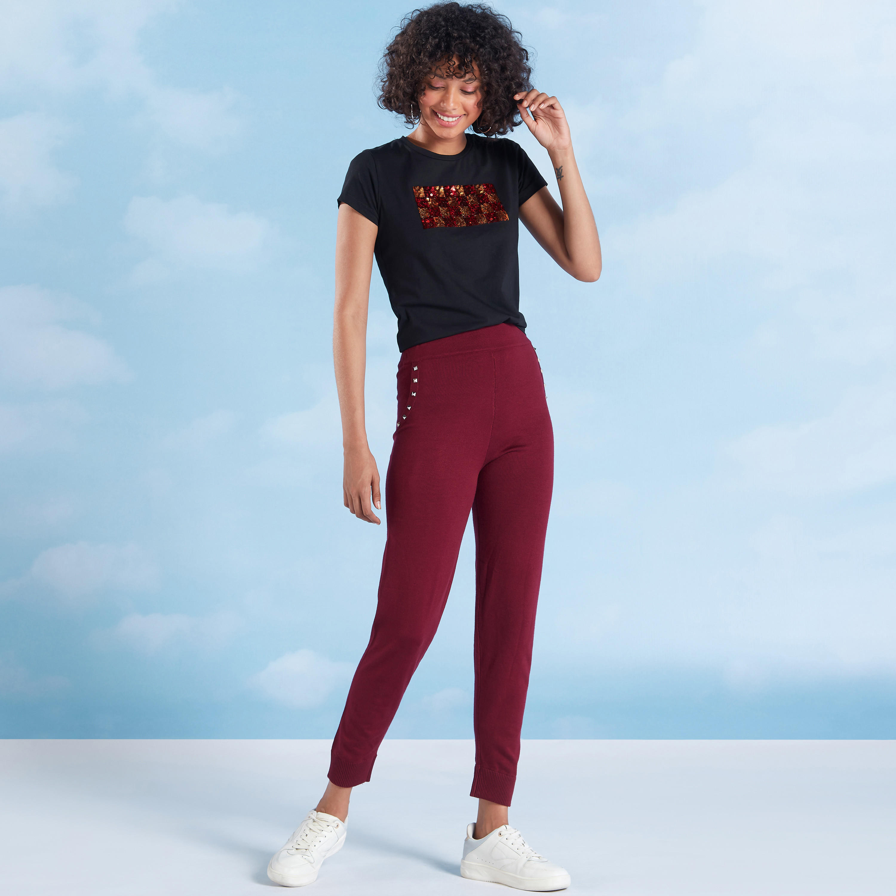 تيشيرت مزين بياقة ضيقة وأكمام قصيرة-women-clothing-tshirts-image-2