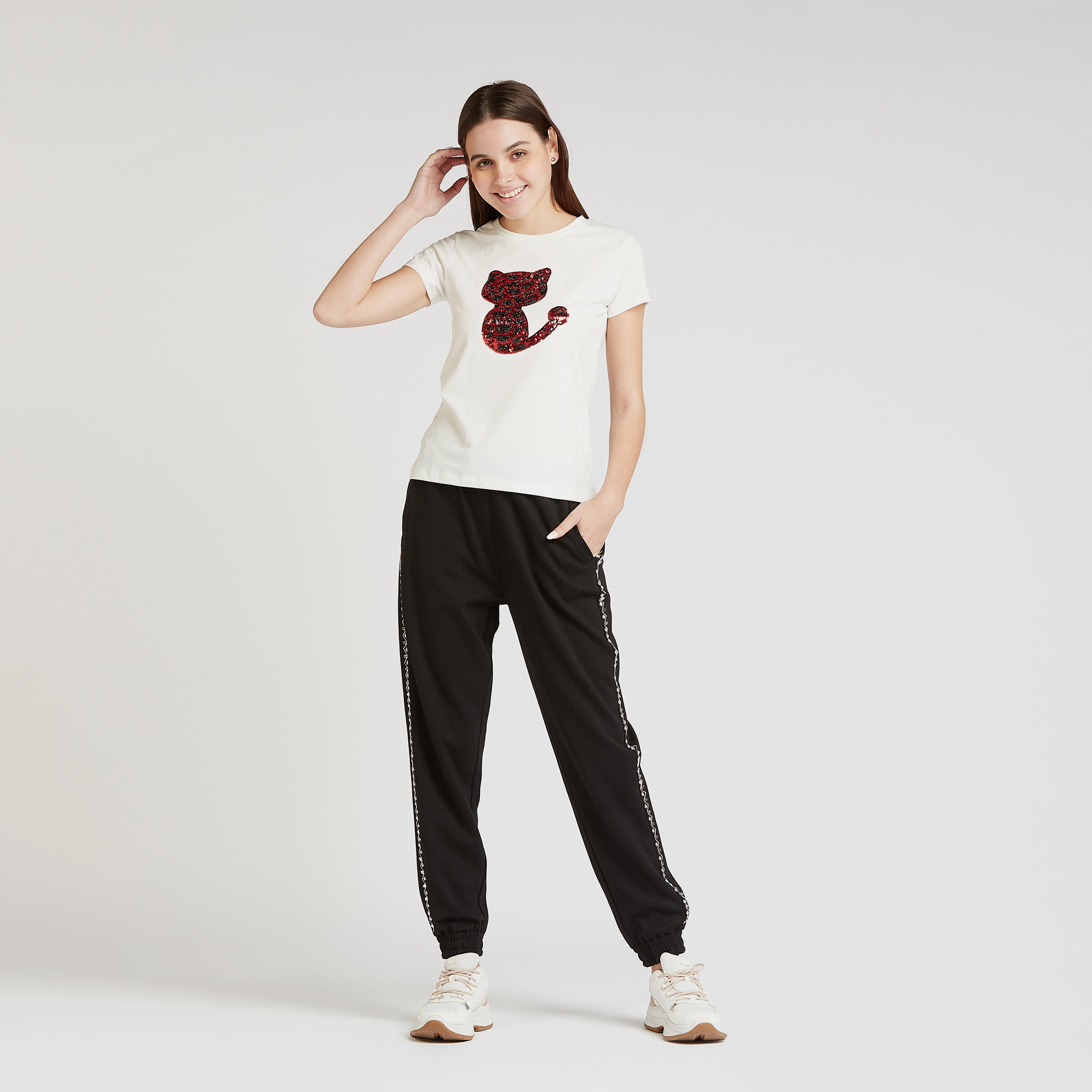 تيشيرت مزين بياقة ضيقة وأكمام قصيرة-women-clothing-tshirts-image-2