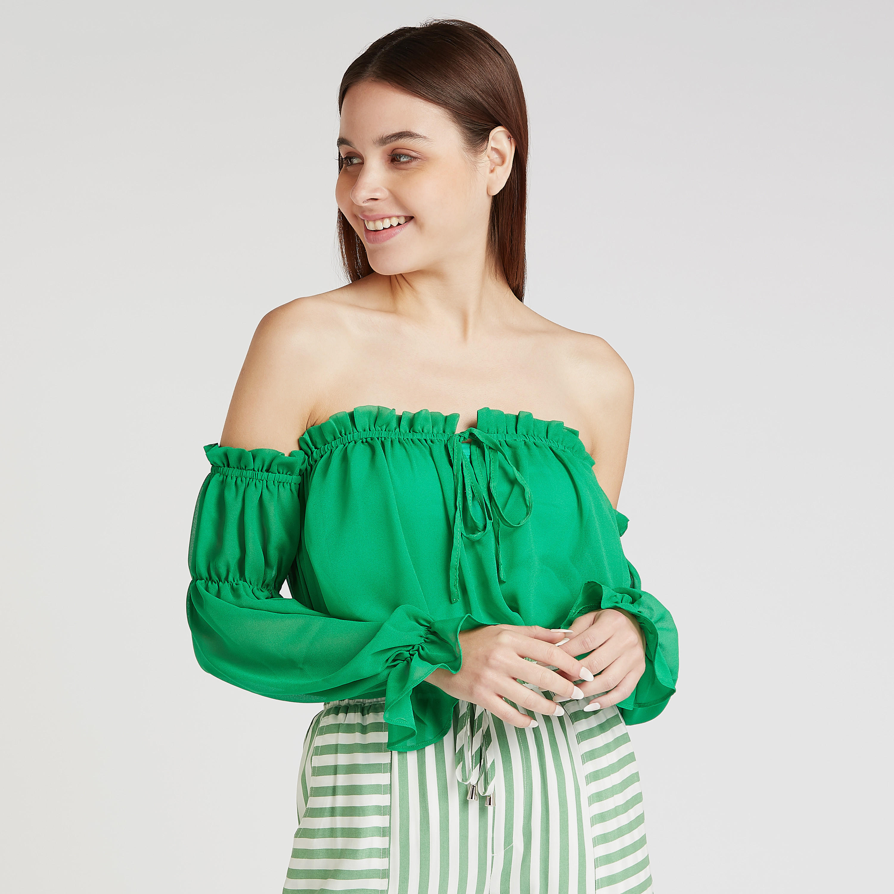 بلوزة سادة مكشوفة الأكتاف بتفاصيل كشكشة وأكمام واسعة-women-clothing-shirtsandblouses-blouses-image-5
