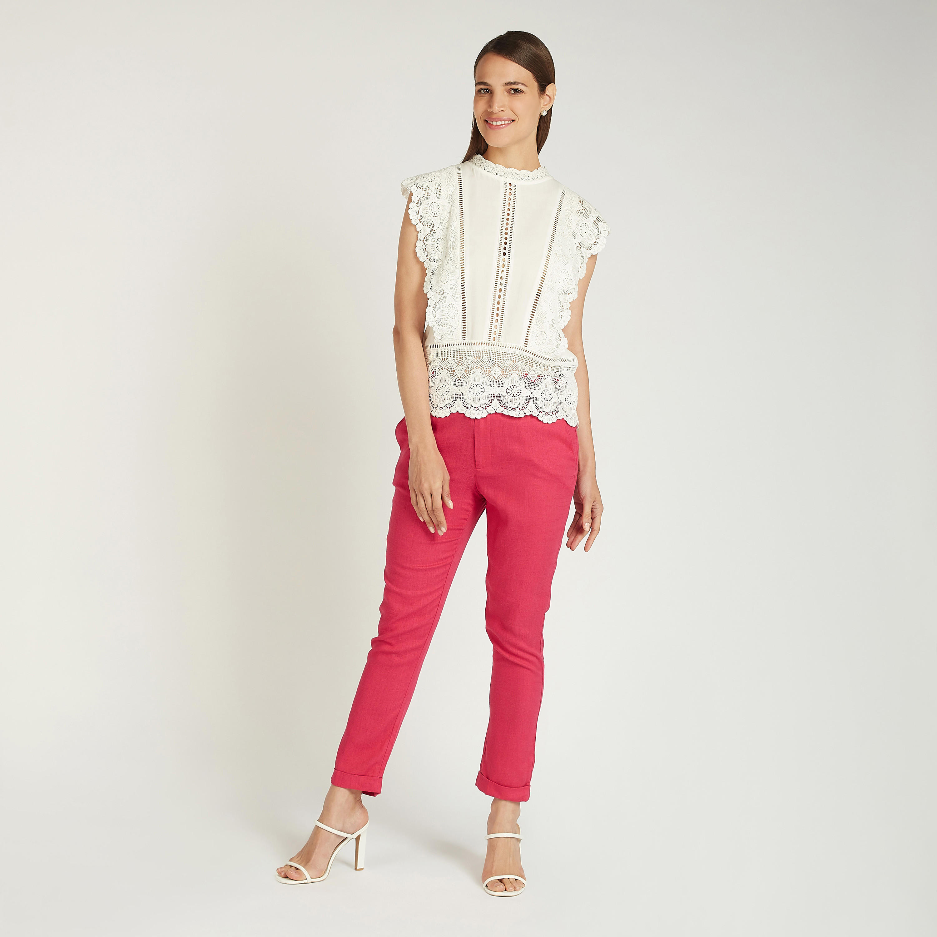 بلوزة دون أكمام بياقة عالية وتفاصيل دانتيل-women-clothing-shirtsandblouses-blouses-image-2