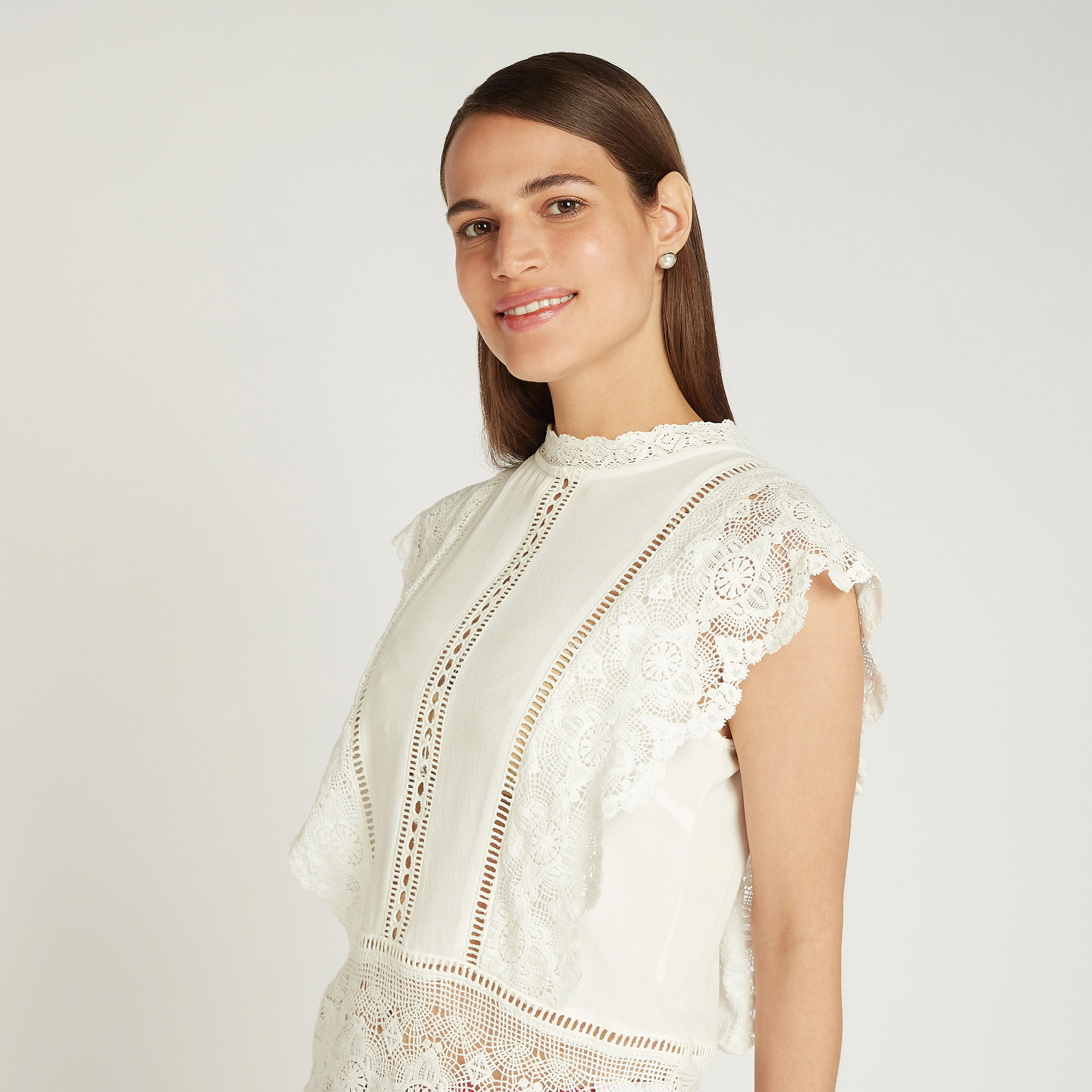 بلوزة دون أكمام بياقة عالية وتفاصيل دانتيل-women-clothing-shirtsandblouses-blouses-image-3