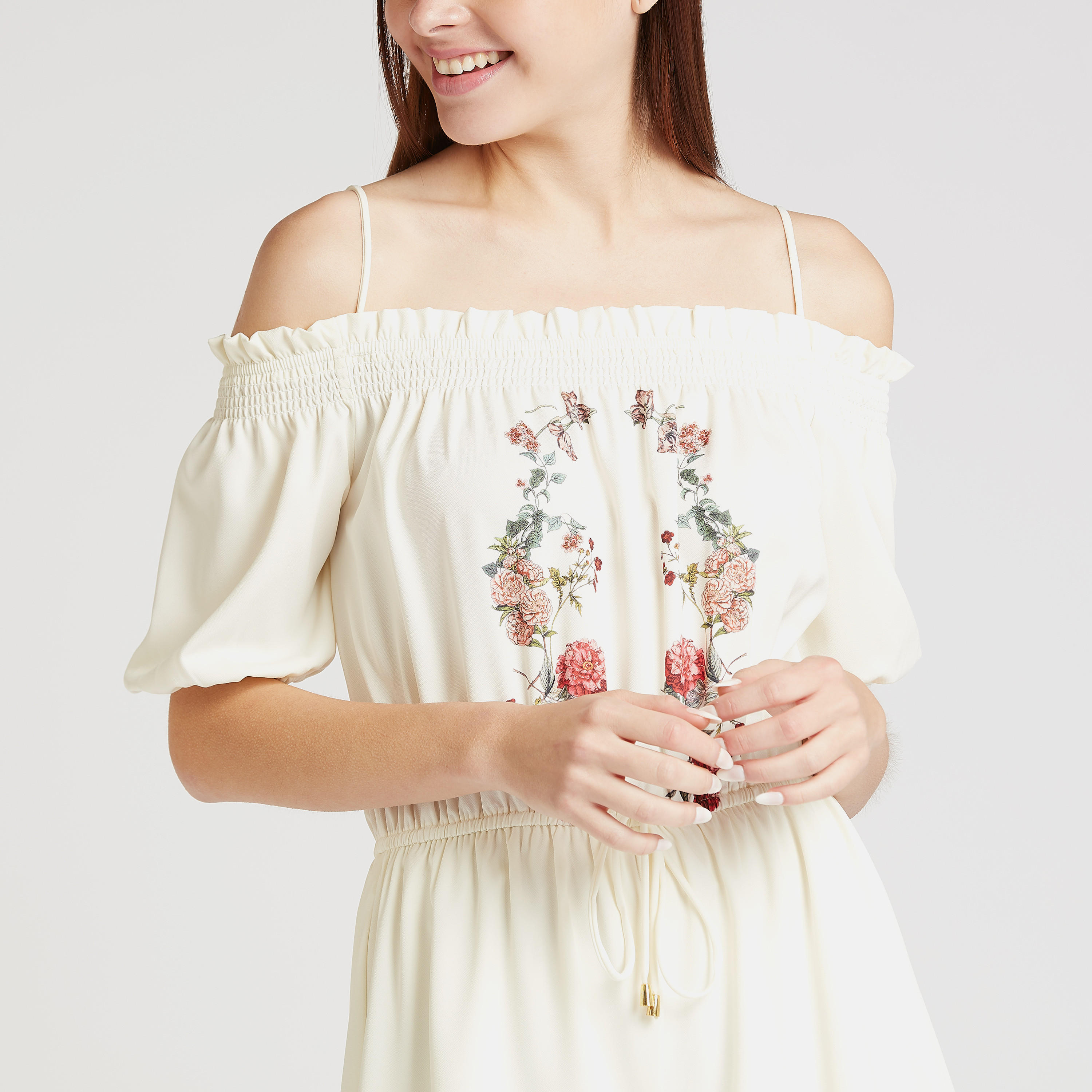 جمبسوت قصير مطرّز بتفاصيل كشكشة وحمّالات رفيعة-women-clothing-jumpsuits-image-3