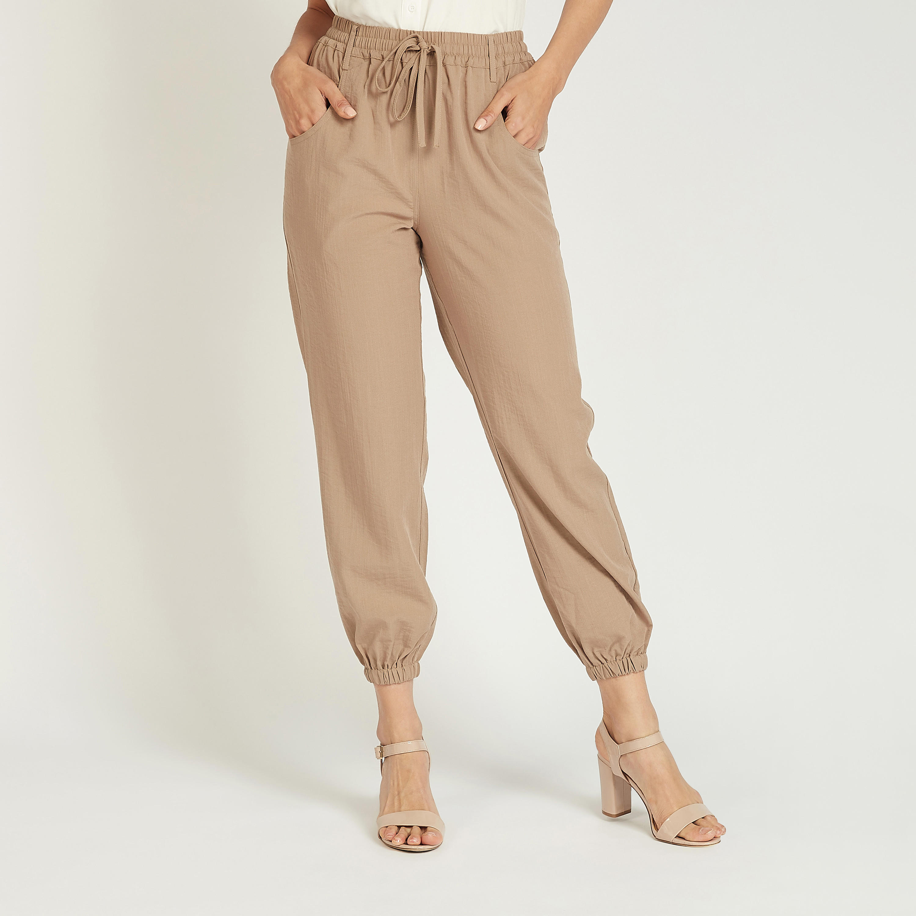 بنطلون سادة بخصر متوسط الارتفاع ورباط وجيوب-women-clothing-bottoms-trousers-image-4