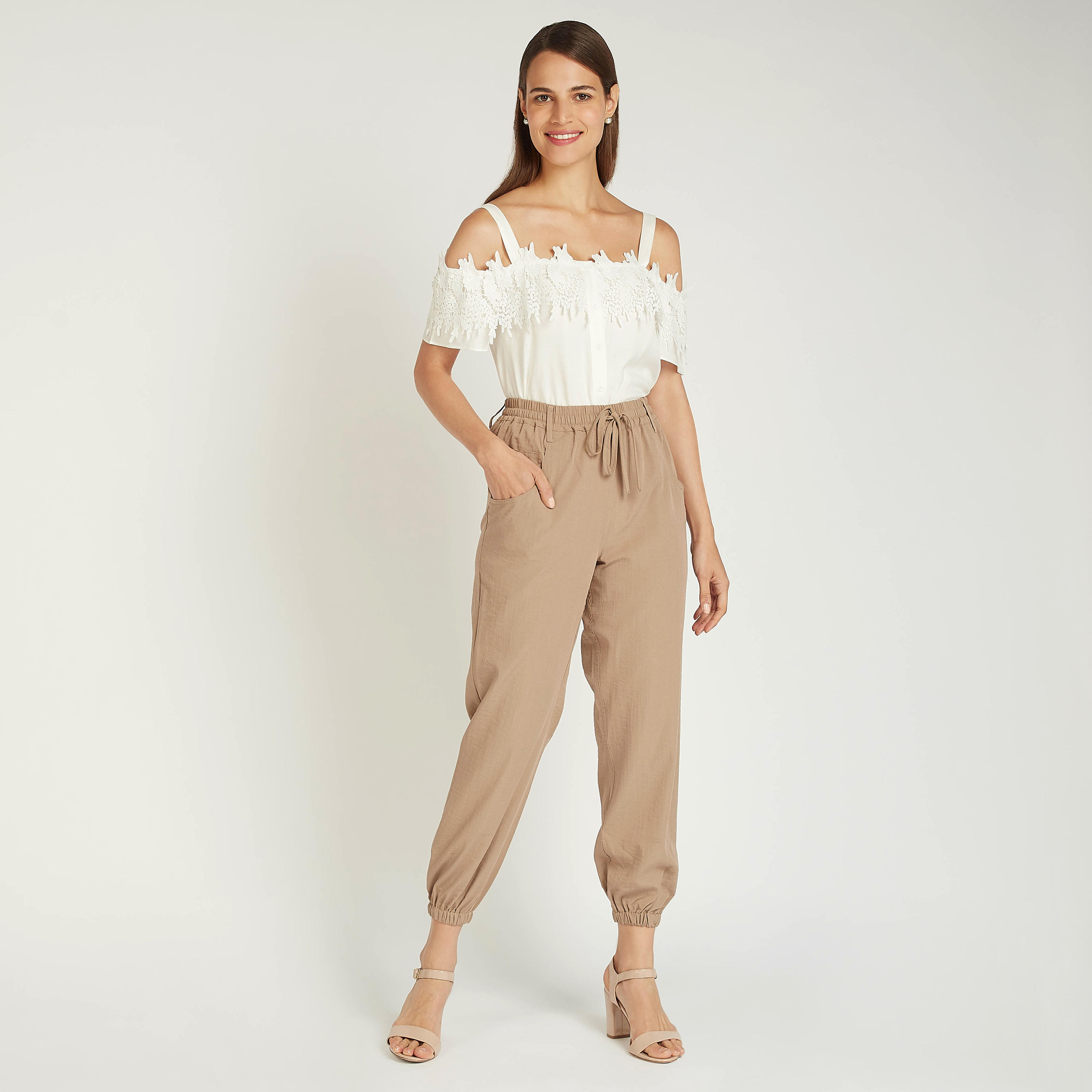بنطلون سادة بخصر متوسط الارتفاع ورباط وجيوب-women-clothing-bottoms-trousers-image-3