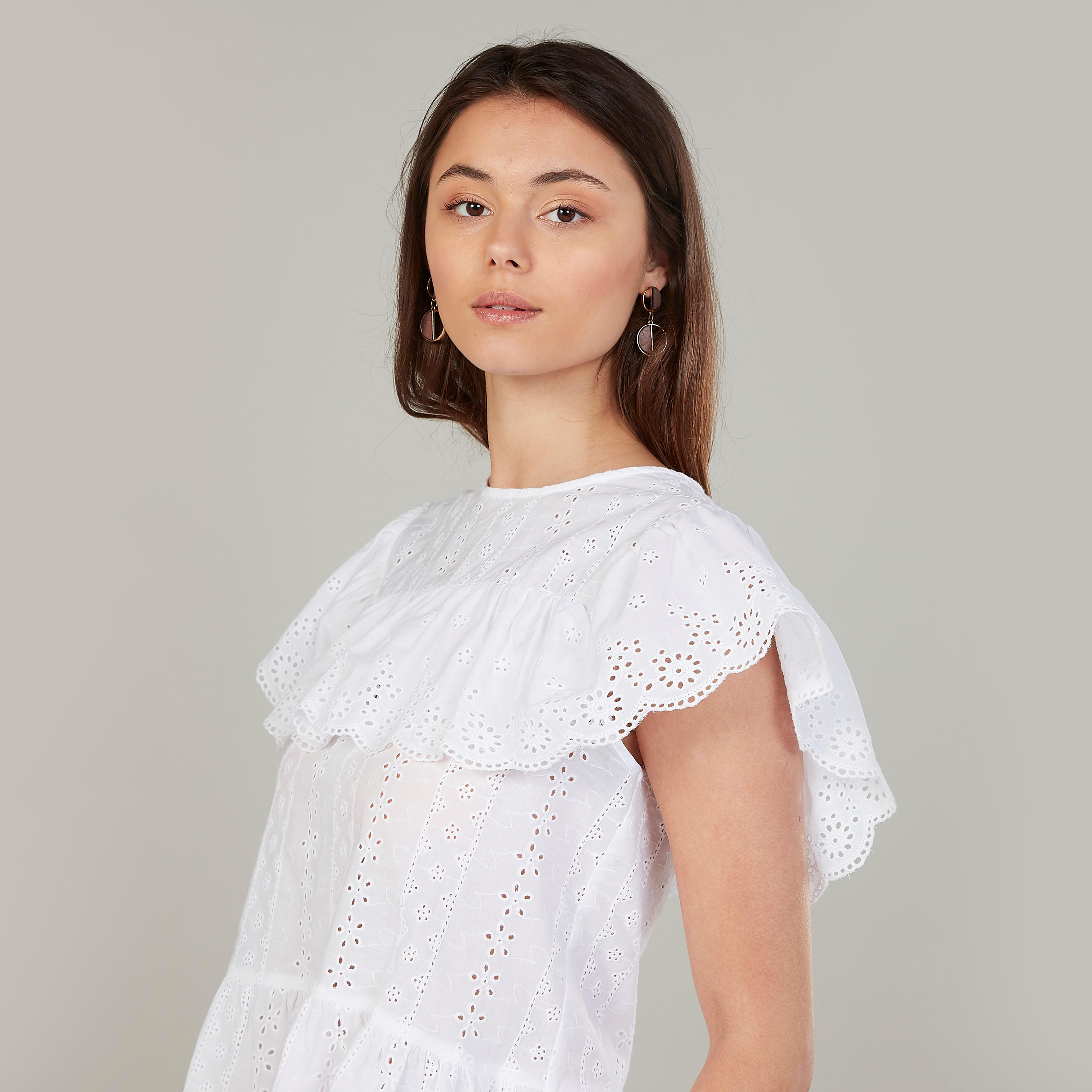 بلوزة شيفلي بتفاصيل بياقة ضيّقة وأكمام قصيرة-women-clothing-shirtsandblouses-blouses-image-3