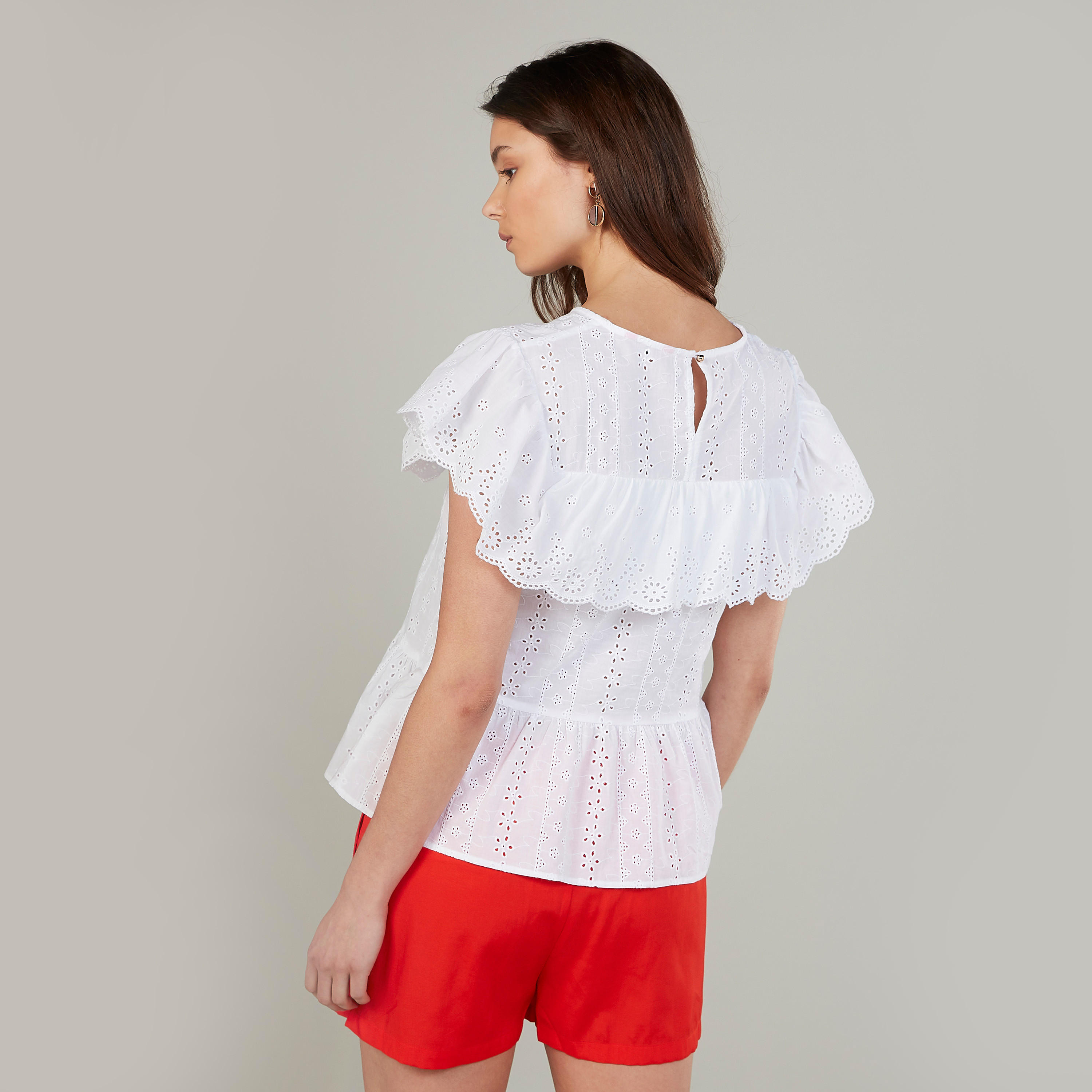 بلوزة شيفلي بتفاصيل بياقة ضيّقة وأكمام قصيرة-women-clothing-shirtsandblouses-blouses-image-4