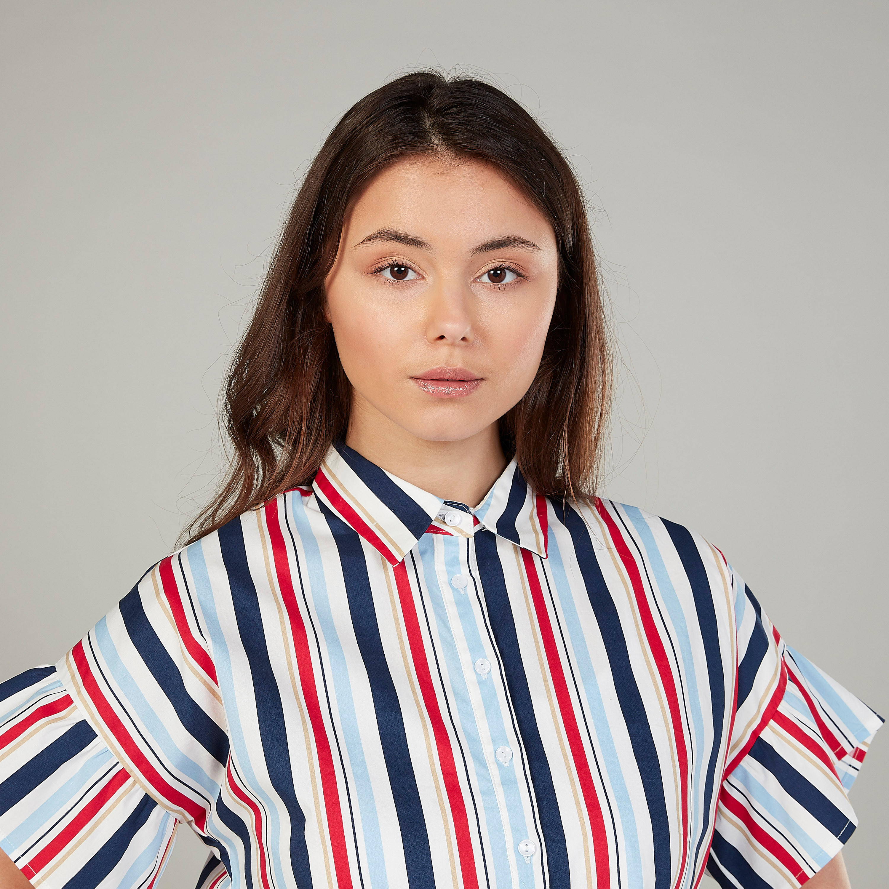 بلوزة مقلّمة بياقة عاديّة وأكمام قصيرة-women-clothing-shirtsandblouses-blouses-image-3