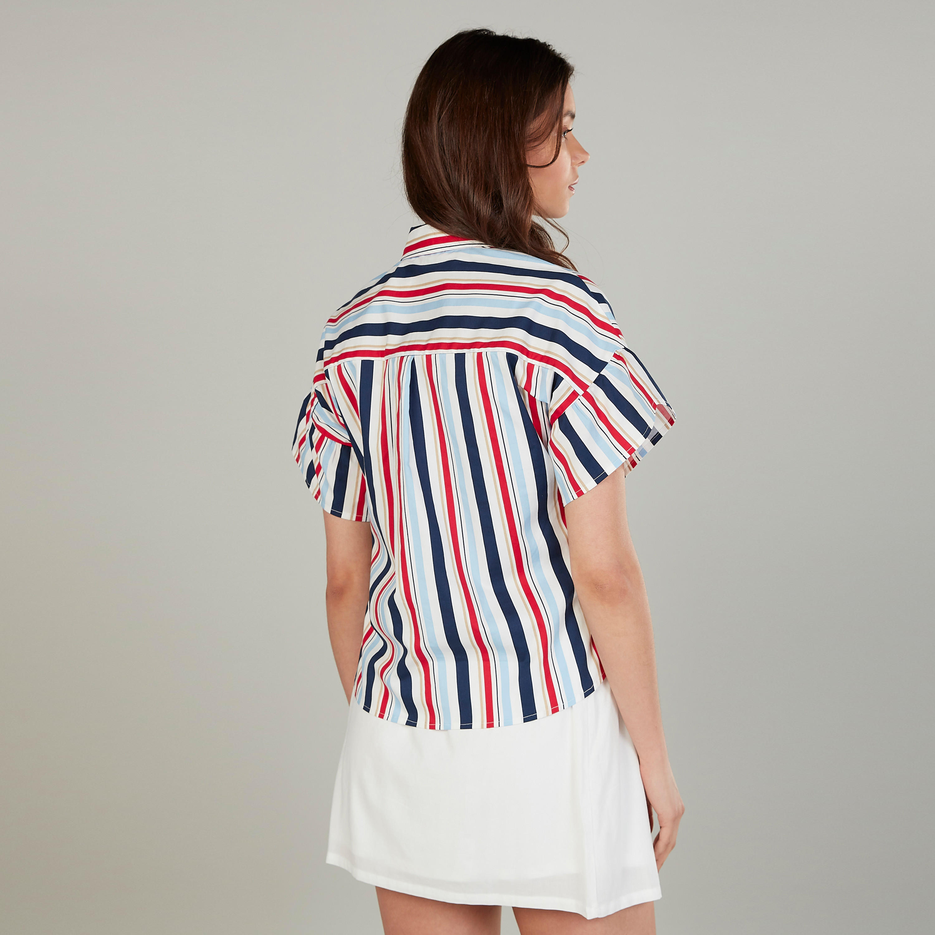 بلوزة مقلّمة بياقة عاديّة وأكمام قصيرة-women-clothing-shirtsandblouses-blouses-image-4