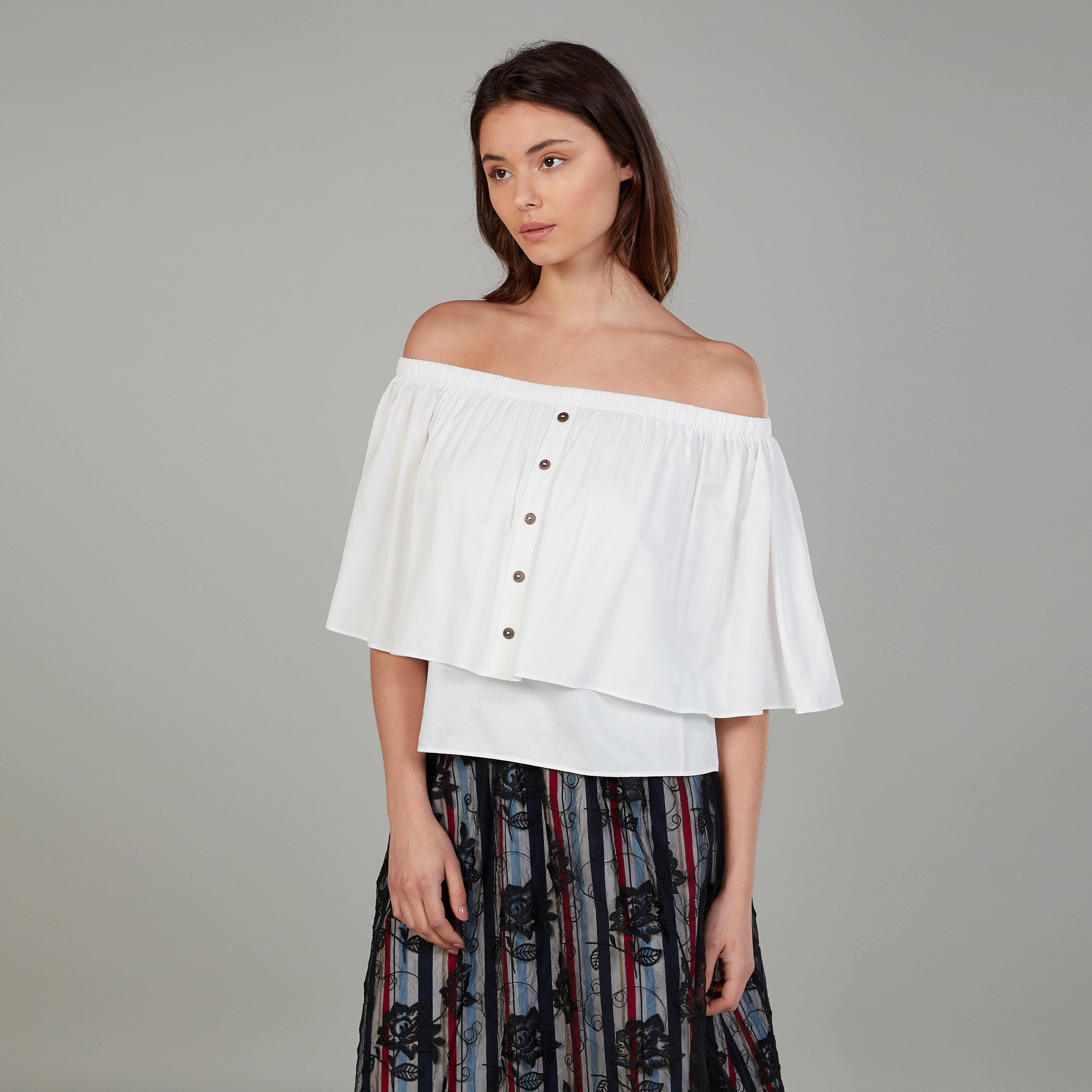 بلوزة سادة بأكتاف مكشوفة بتفاصيل كشكشة وزر الاغلاق-women-clothing-shirtsandblouses-blouses-image-4