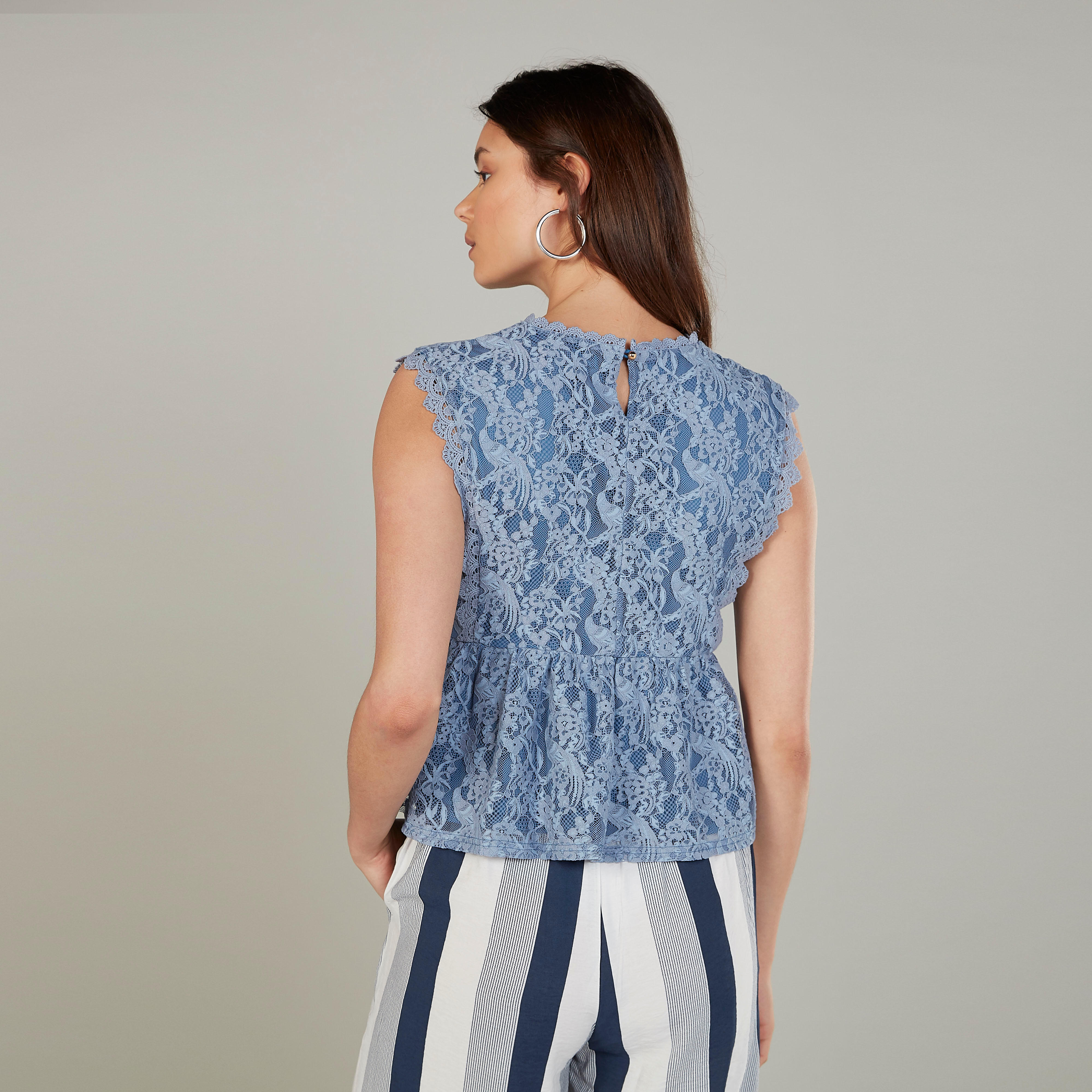 بلوزة بكشكشة من الخصر بياقة ضيقة دون أكمام بتفاصيل من الدانتيل-women-clothing-shirtsandblouses-blouses-image-4
