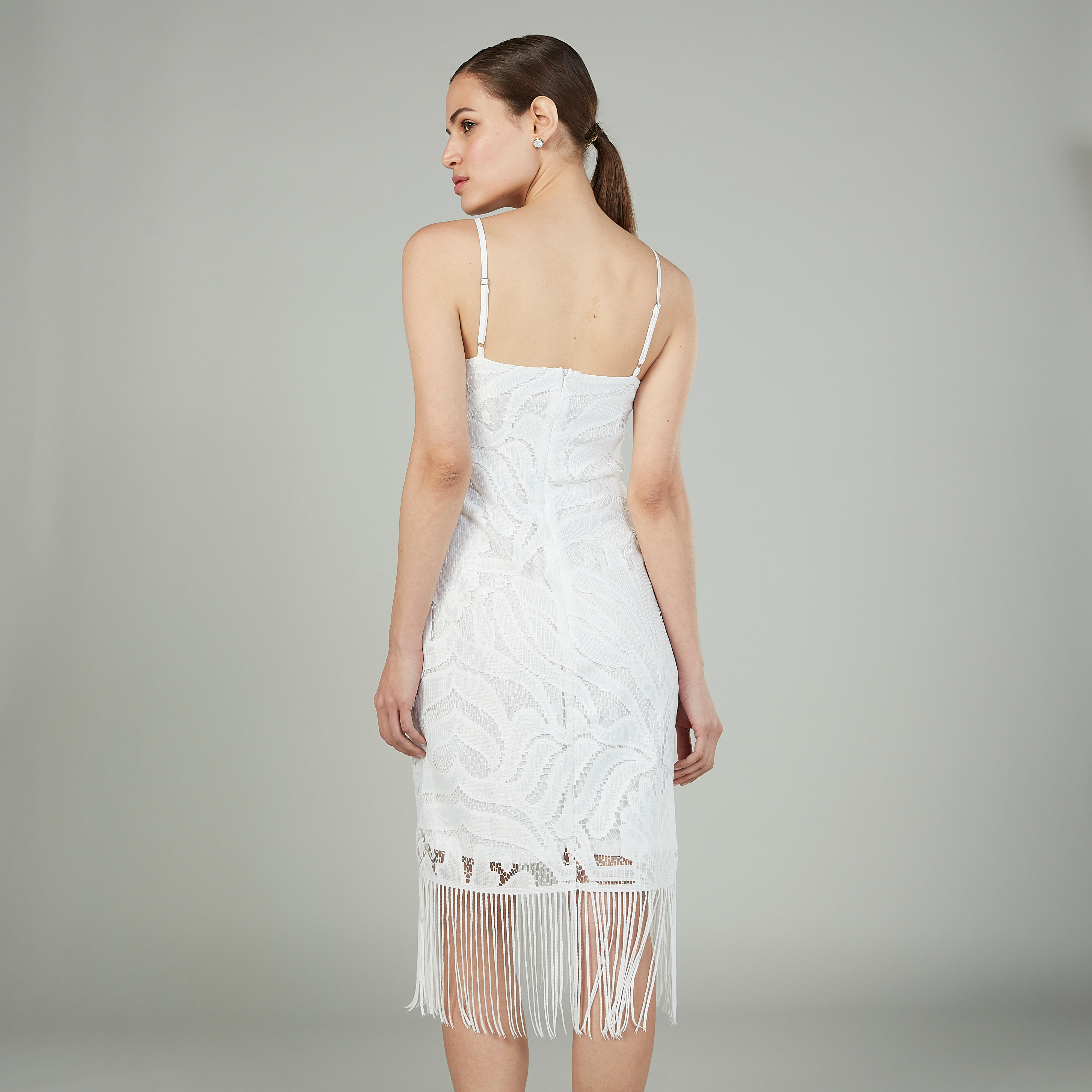 فستان متوسط الطول بحمالات رفيعة وتفاصيل من الدانتيل مزيّن بشراشيب-women-clothing-dresses-image-4