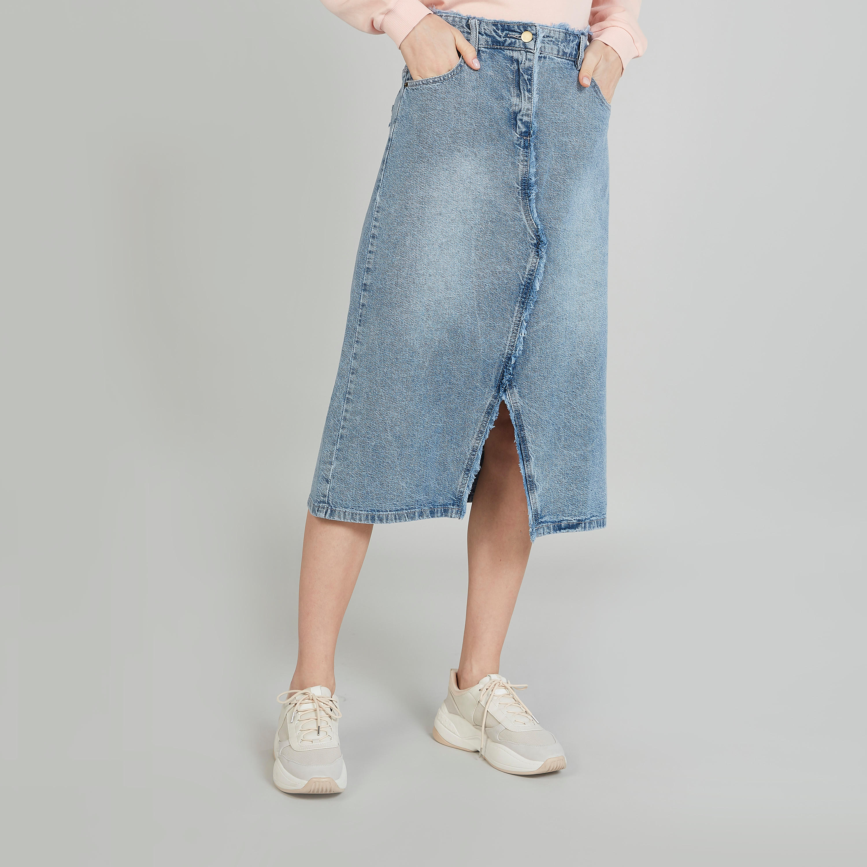 تنورة إيه لاين دنيم ميدي بتفاصيل جيوب وفتحة أماميّة-women-clothing-bottoms-skirts-image-1