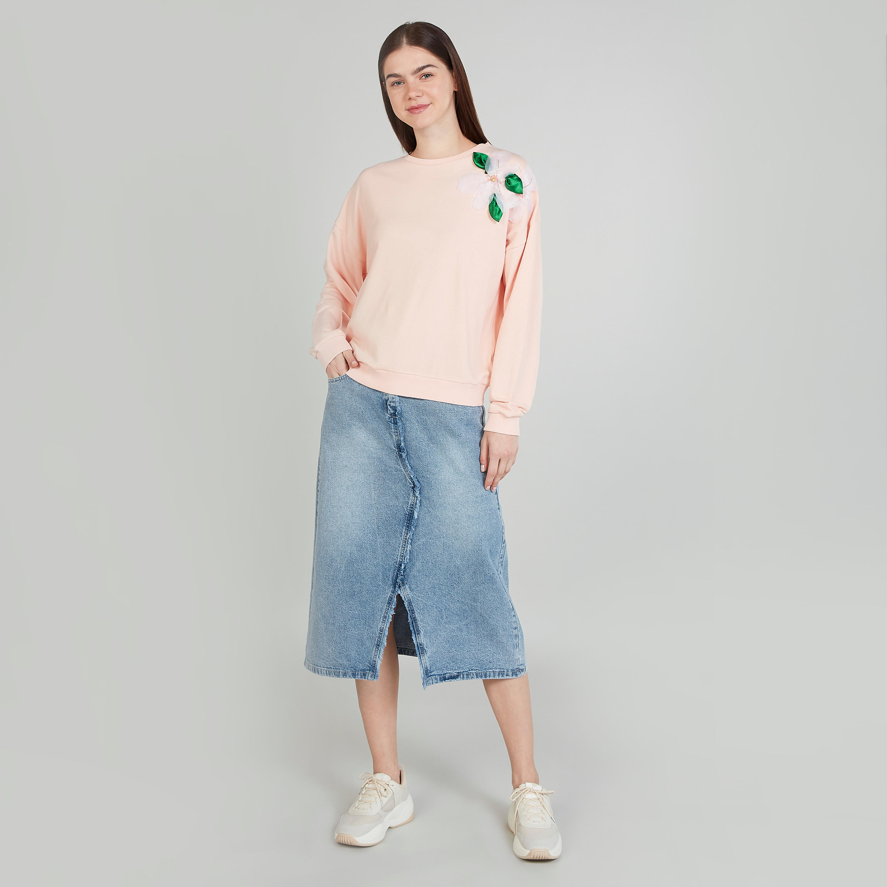 تنورة إيه لاين دنيم ميدي بتفاصيل جيوب وفتحة أماميّة-women-clothing-bottoms-skirts-image-2
