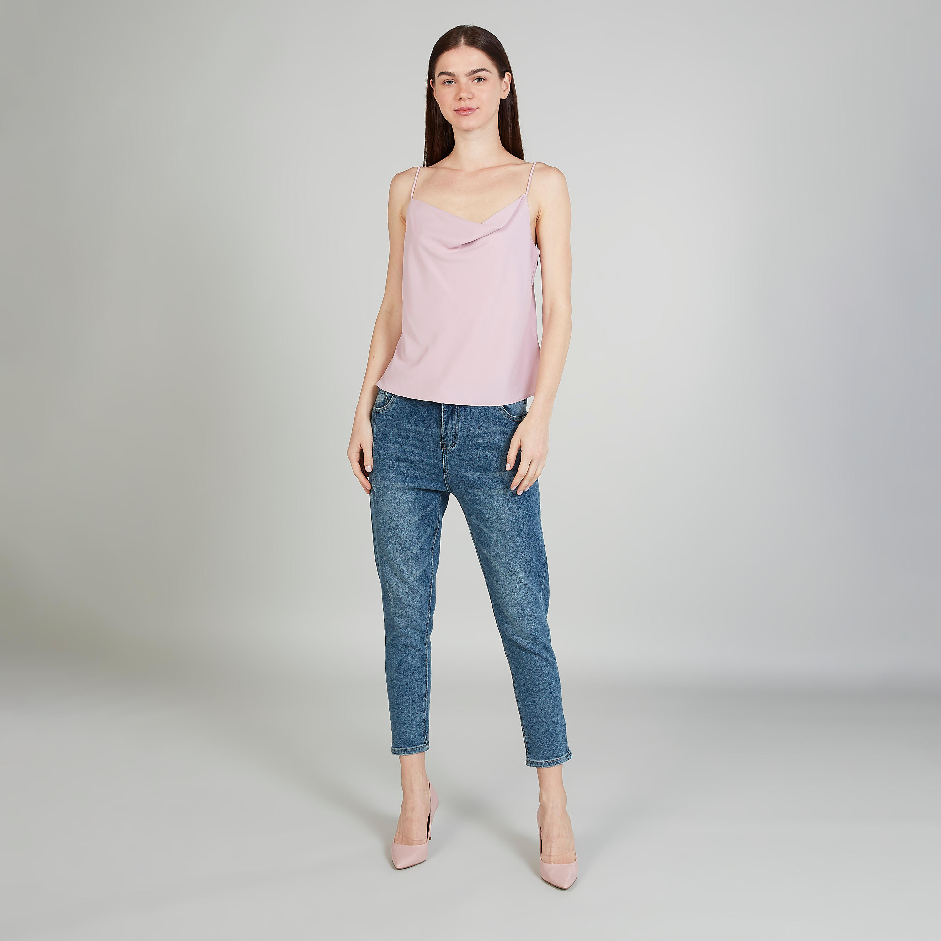 بنطلون جينز قصير ممزّق وجيوب وحلقات حزام من تو إكستريمز-women-clothing-bottoms-jeans-image-2