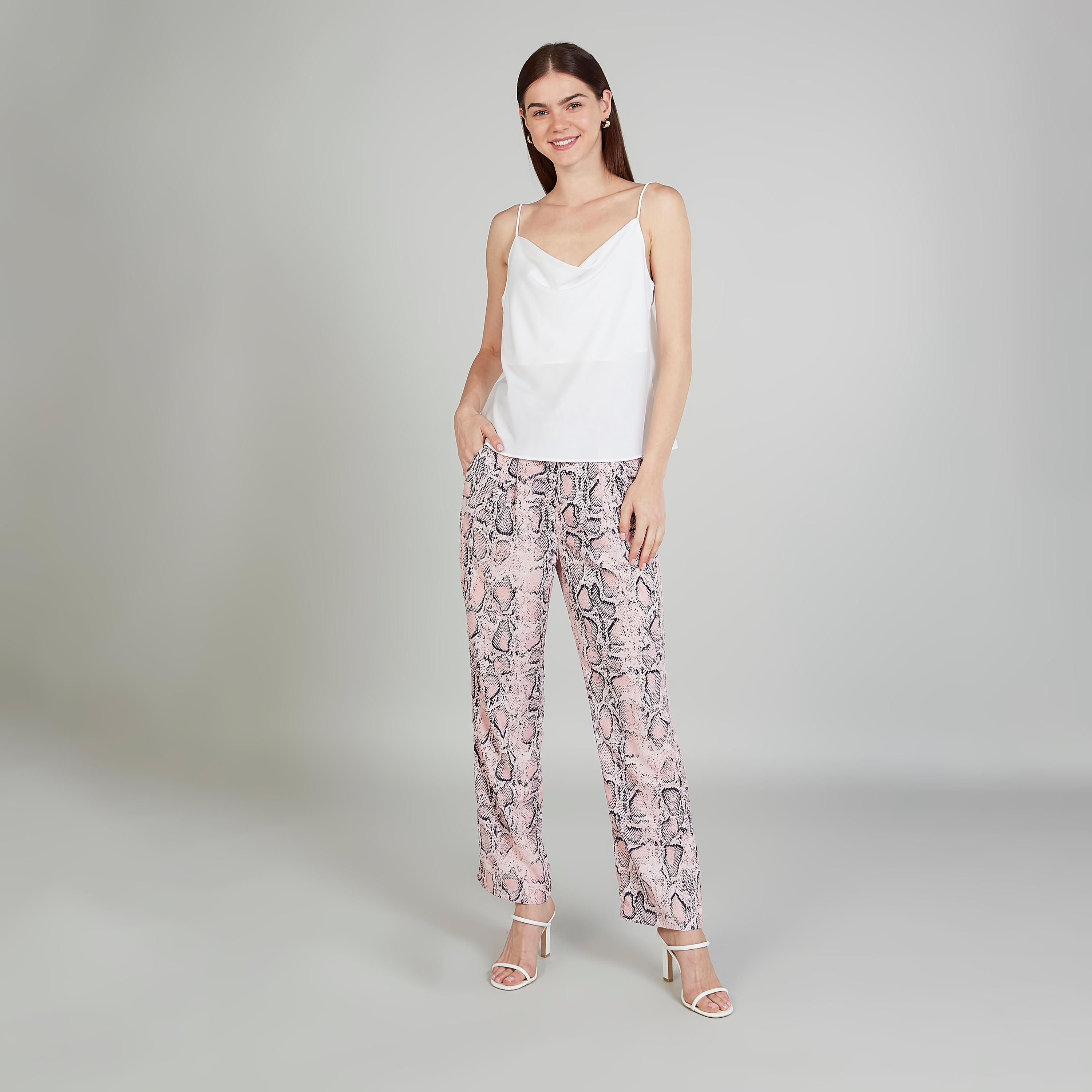 بنطلون بخصر بيبرباج متوسط الارتفاع وتفاصيل جيوب وطبعات حيوان-women-clothing-bottoms-trousers-image-2