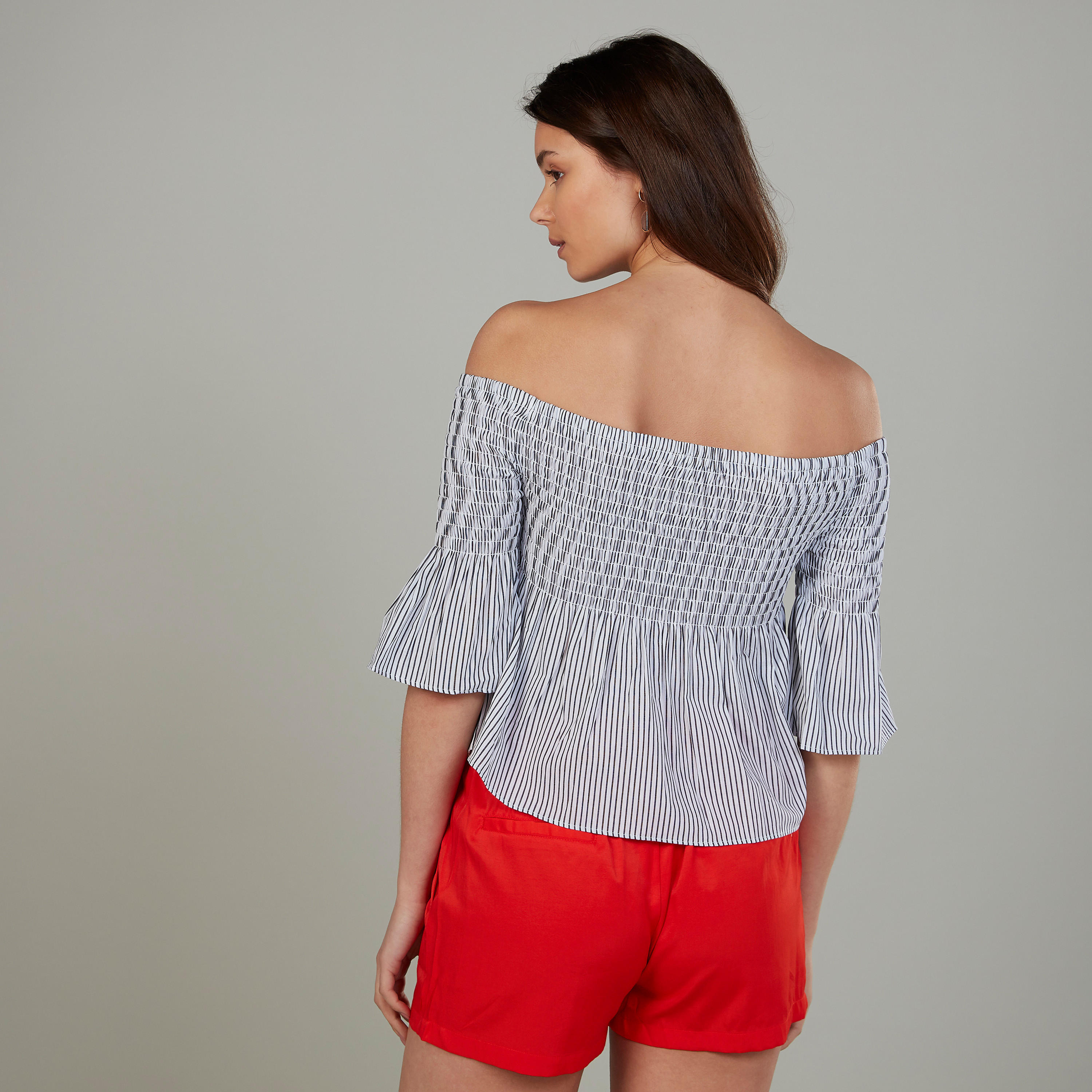 بلوزة مخططة بياقة مفتوحة بأكمام 3/4-women-clothing-shirtsandblouses-blouses-image-1