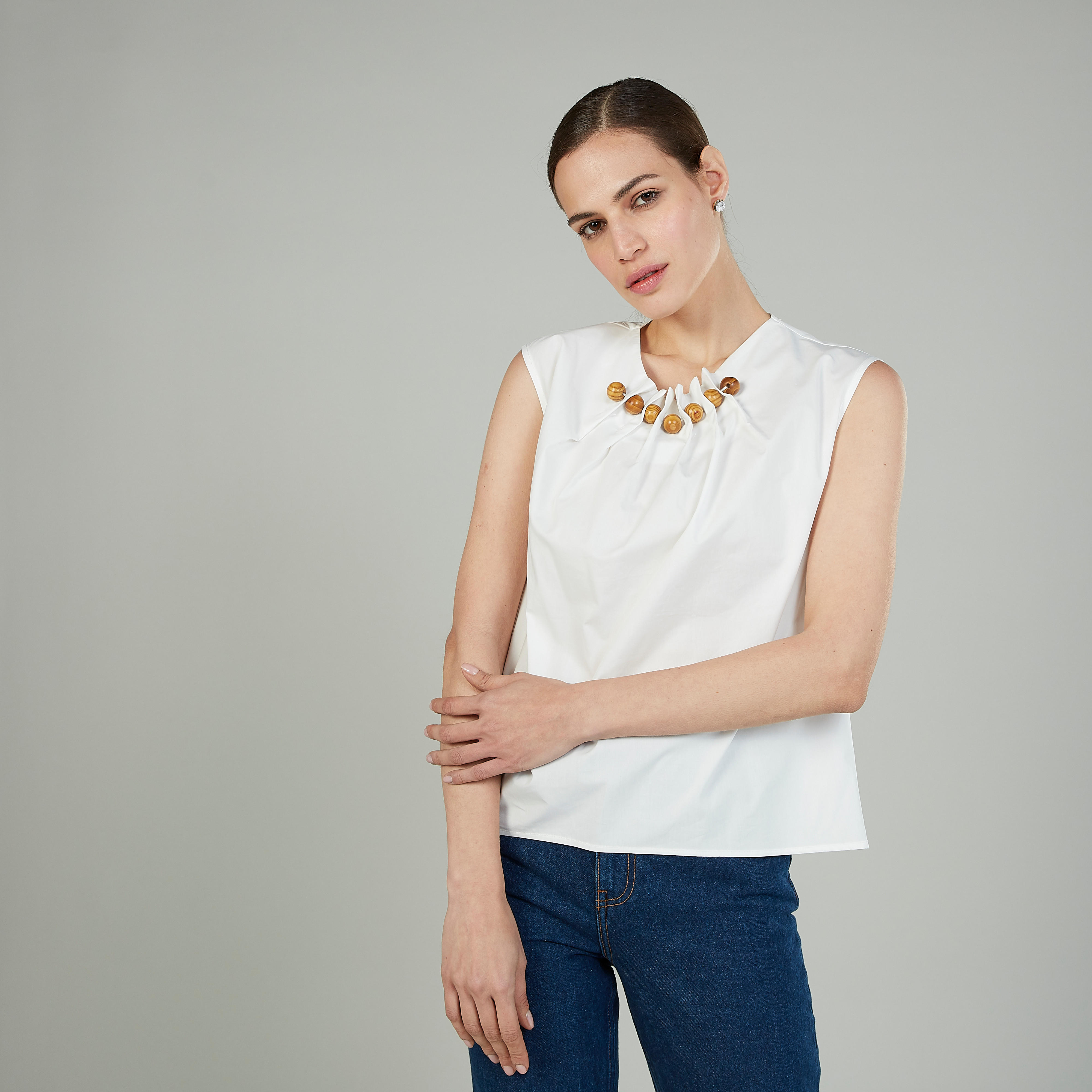 بلوزة سادة دون أكمام بياقة مستديرة بتفاصيل خرز-women-clothing-shirtsandblouses-blouses-image-1