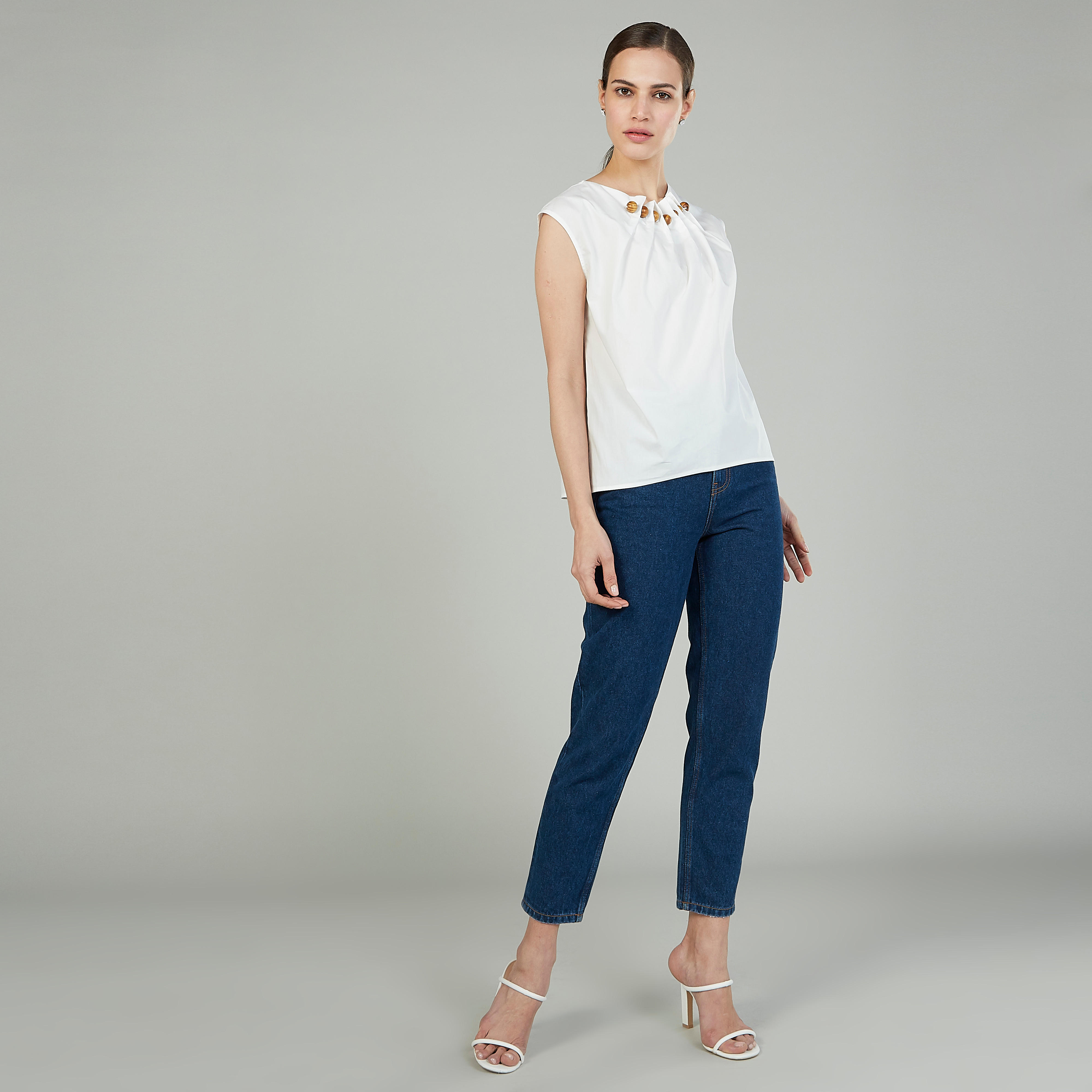 بلوزة سادة دون أكمام بياقة مستديرة بتفاصيل خرز-women-clothing-shirtsandblouses-blouses-image-2