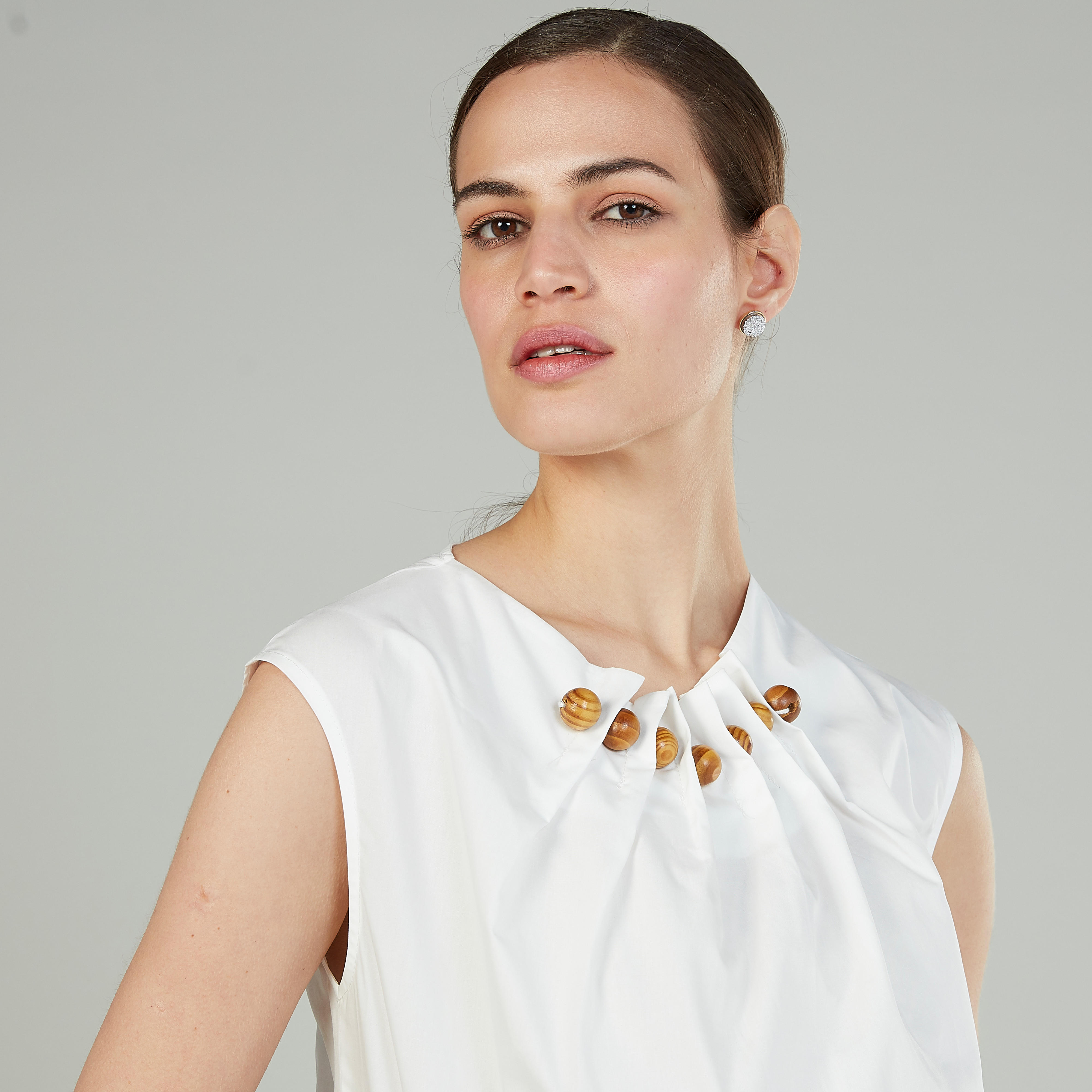 بلوزة سادة دون أكمام بياقة مستديرة بتفاصيل خرز-women-clothing-shirtsandblouses-blouses-image-3