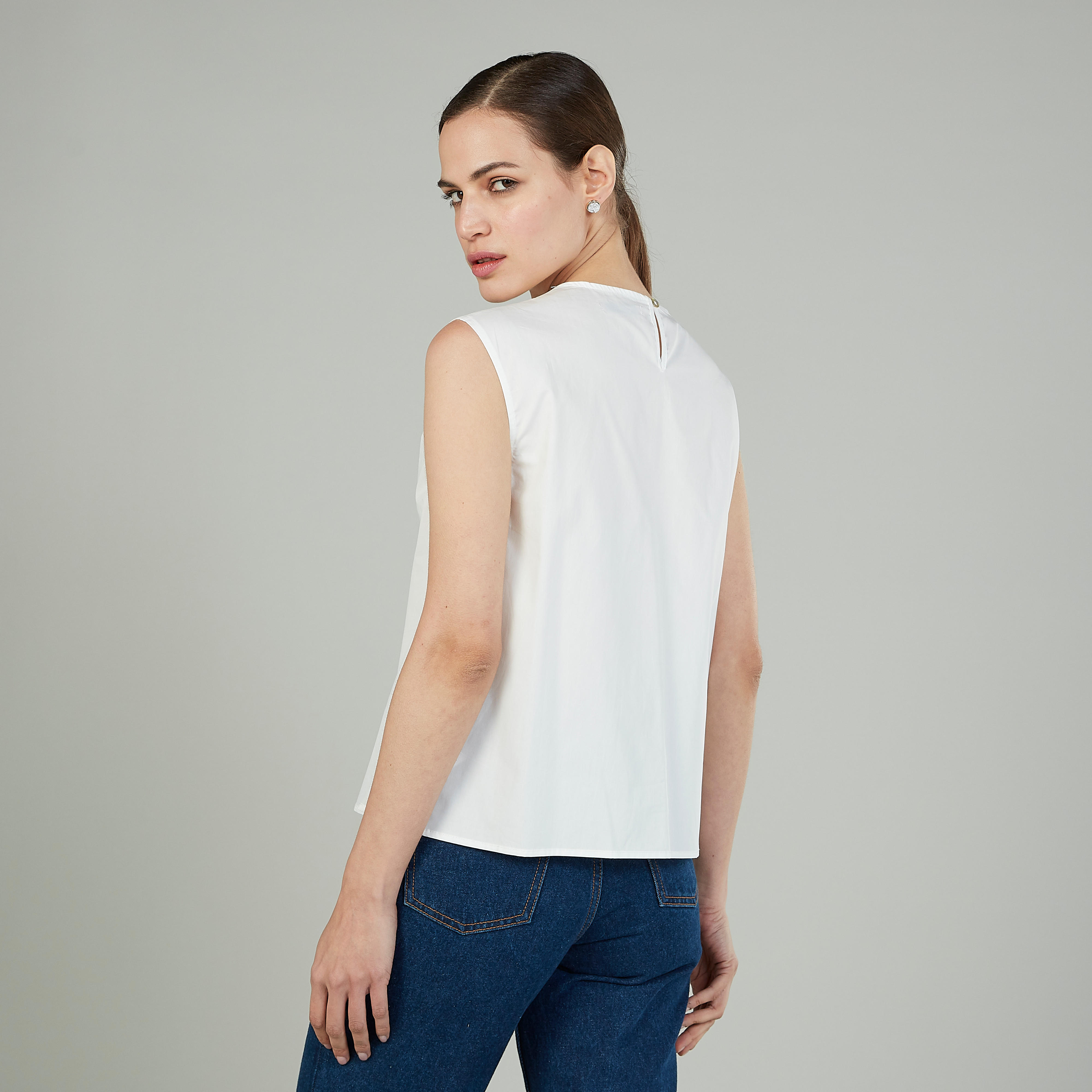 بلوزة سادة دون أكمام بياقة مستديرة بتفاصيل خرز-women-clothing-shirtsandblouses-blouses-image-4