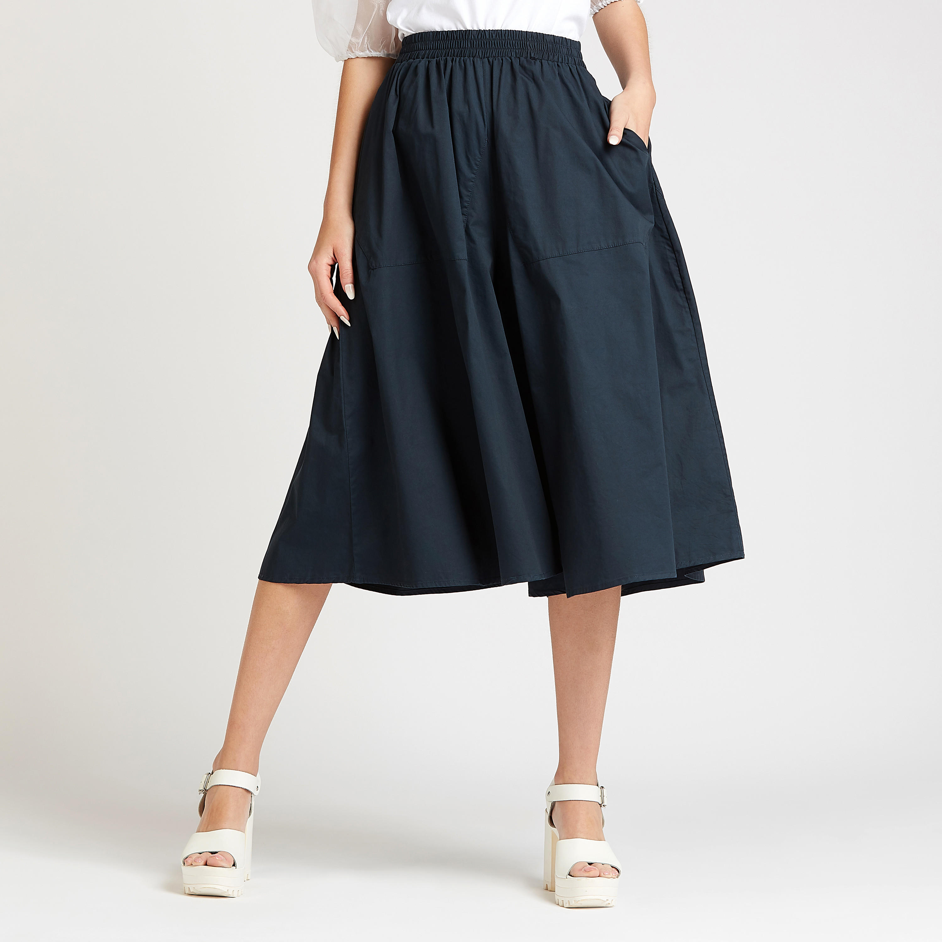 بنطلون بوبلين سادة واسع السّاقين بتفاصيل جيوب وخصر مطّاطي-women-clothing-bottoms-trousers-image-1