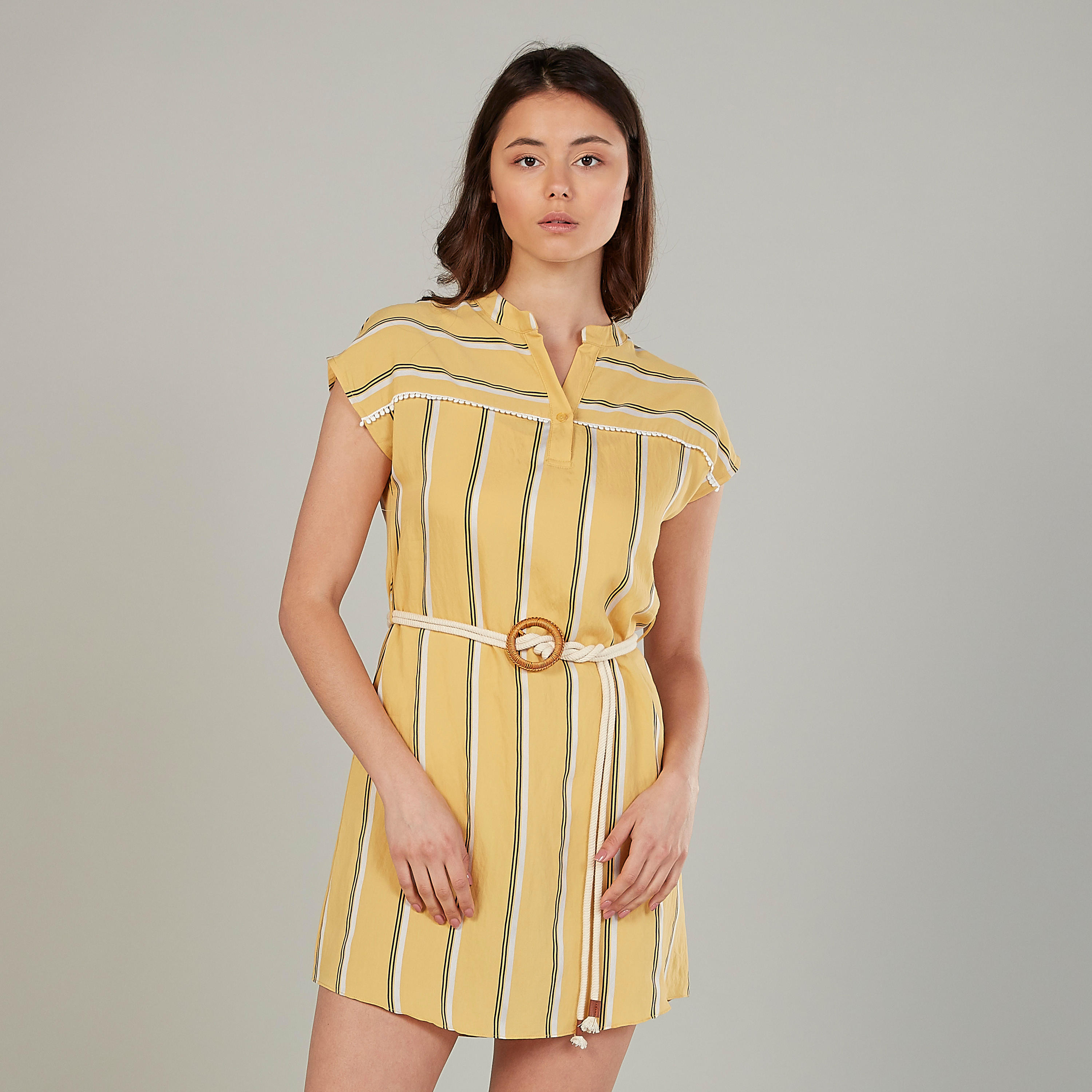 فستان قميص قصير مخطهط بأكمام كاب وحزام-women-clothing-dresses-image-1