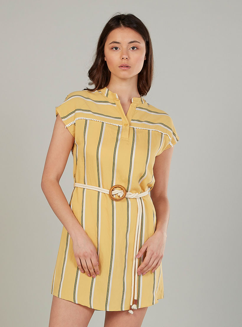 فستان قميص قصير مخطهط بأكمام كاب وحزام-women-clothing-dresses-image-1