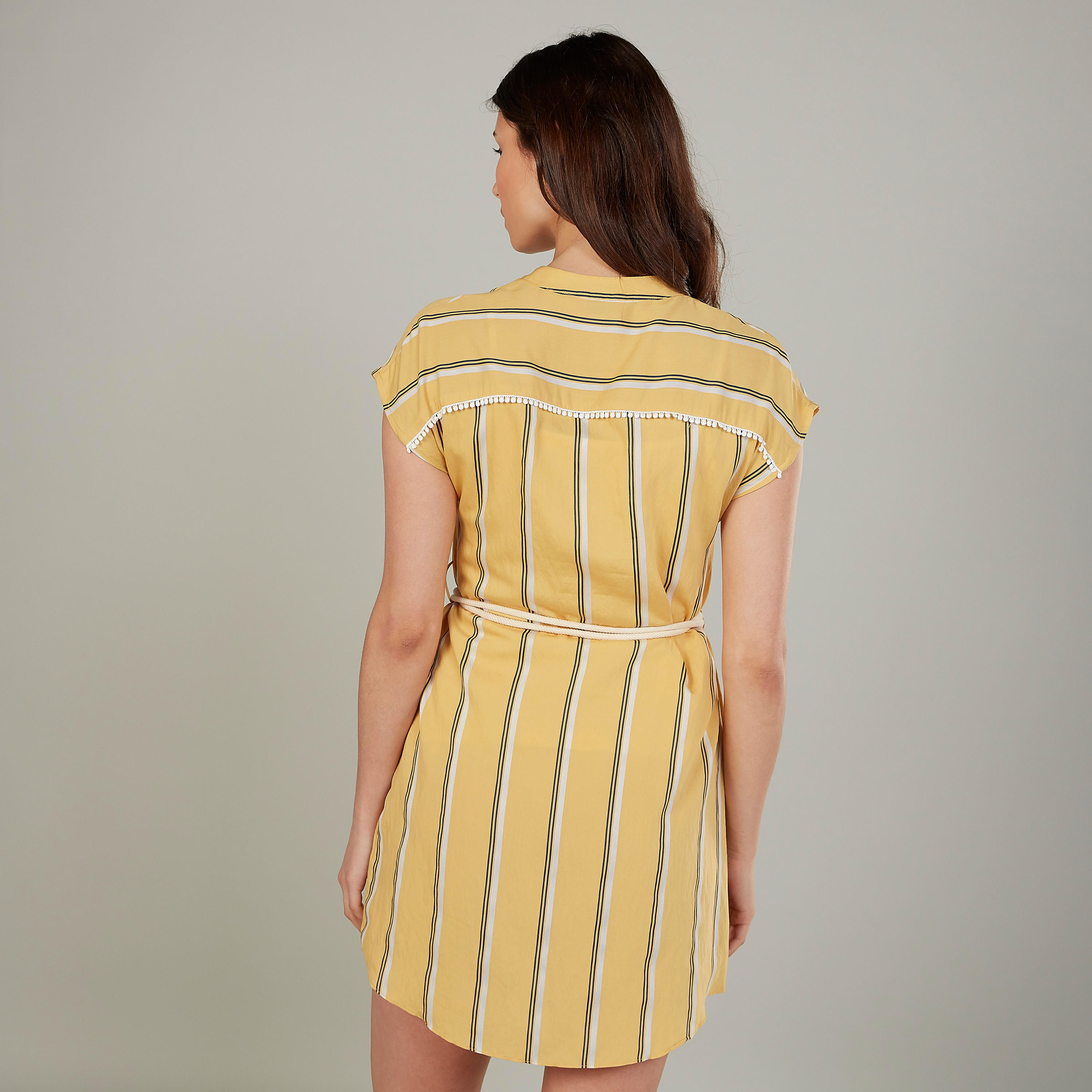 فستان قميص قصير مخطهط بأكمام كاب وحزام-women-clothing-dresses-image-4