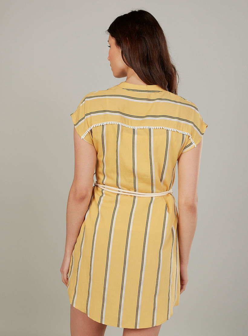 فستان قميص قصير مخطهط بأكمام كاب وحزام-women-clothing-dresses-image-4