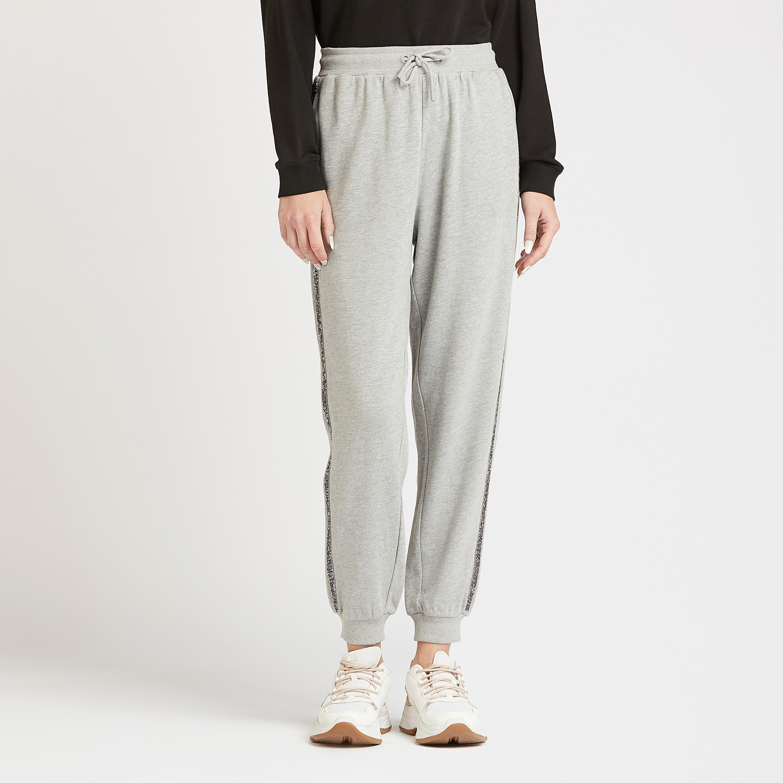 بنطلون رياضي بتفاصيل شريطة مزيّن ورباط وجيوب-women-clothing-bottoms-joggers-image-1
