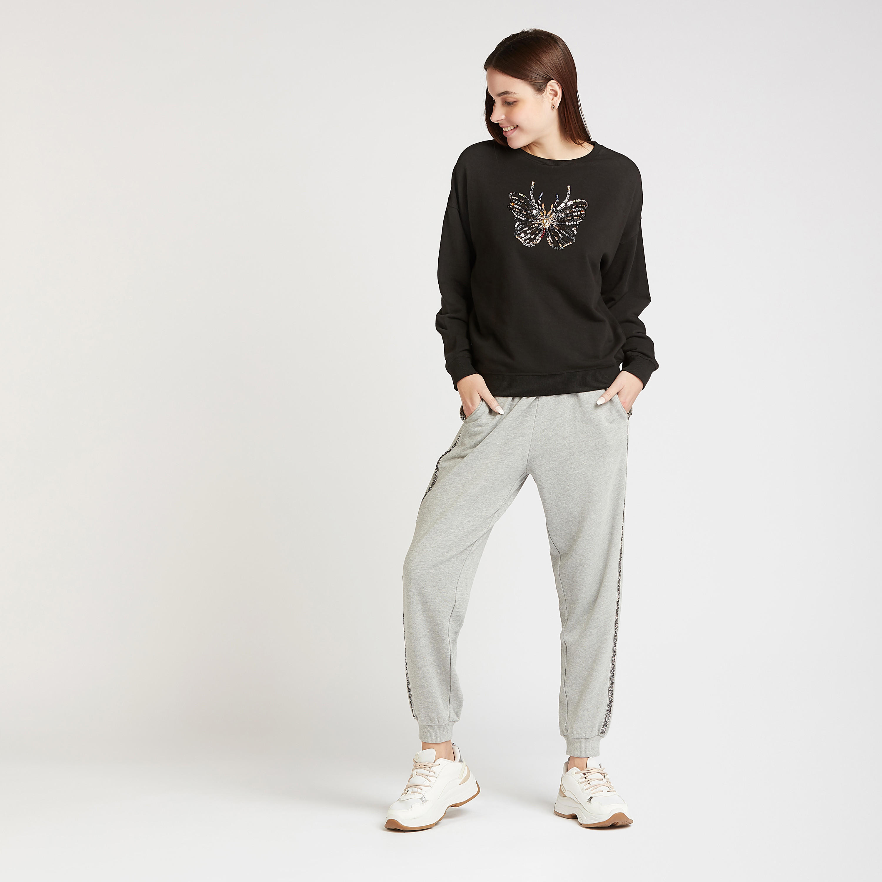 بنطلون رياضي بتفاصيل شريطة مزيّن ورباط وجيوب-women-clothing-bottoms-joggers-image-6