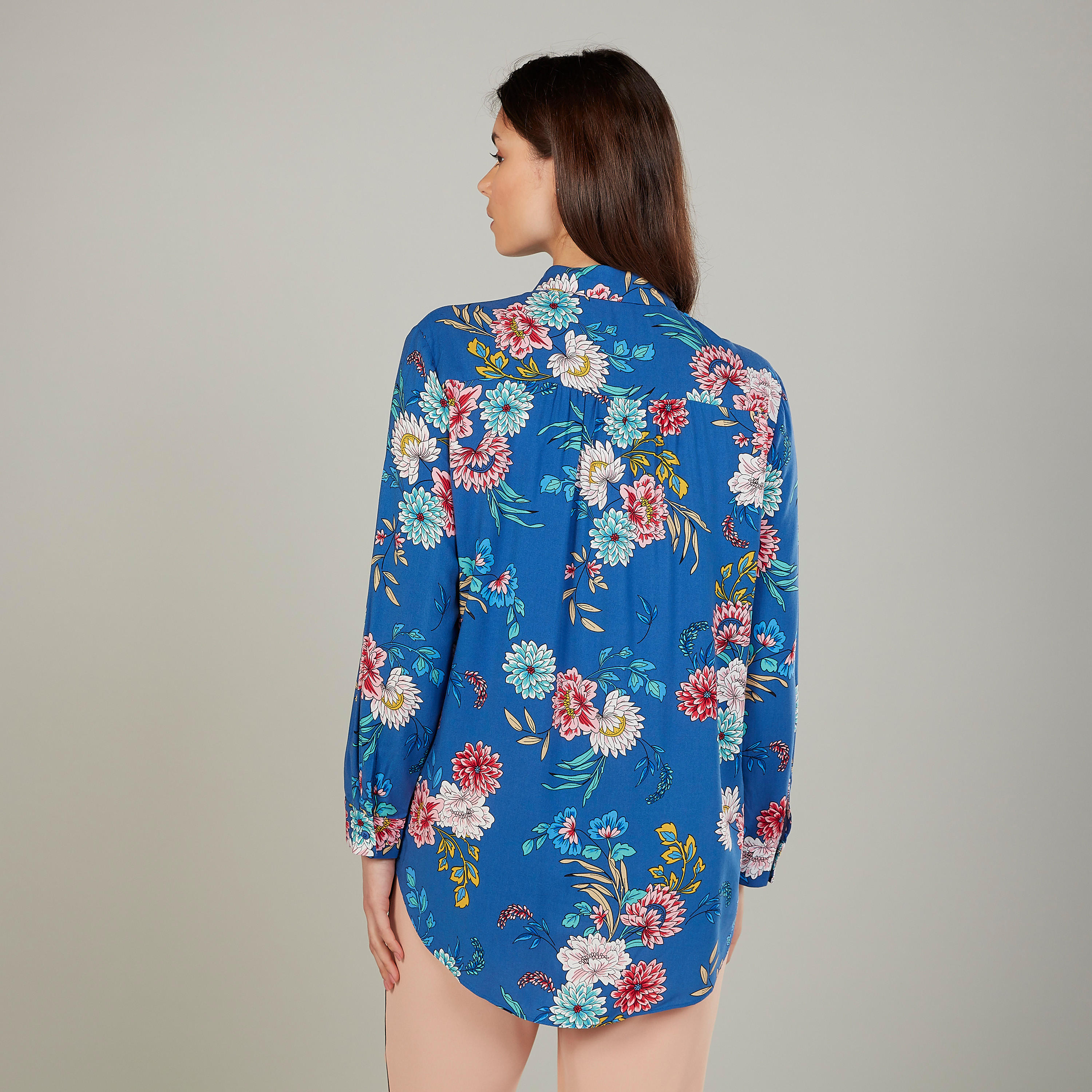 بلوزة بياقة عاديّة وأكمام طويلة وطبعات زهرية-women-clothing-shirtsandblouses-blouses-image-4