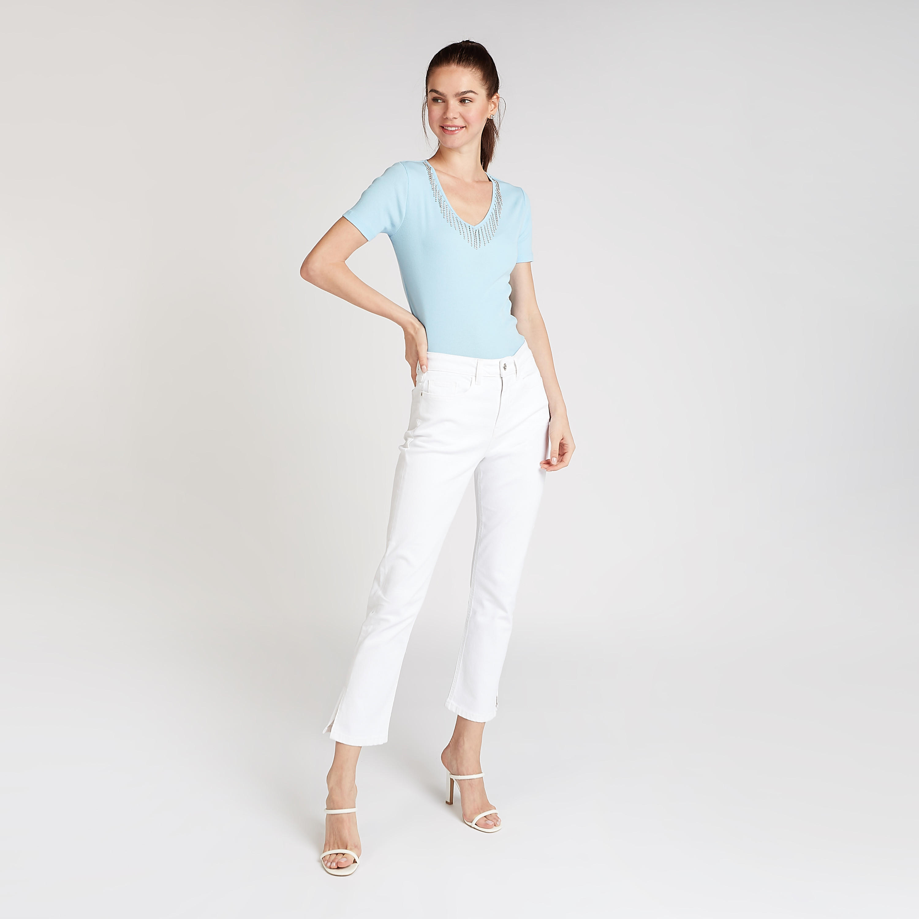 بلوزة بتفاصيل مزيّنة وياقة v وأكمام قصيرة-women-clothing-shirtsandblouses-blouses-image-2