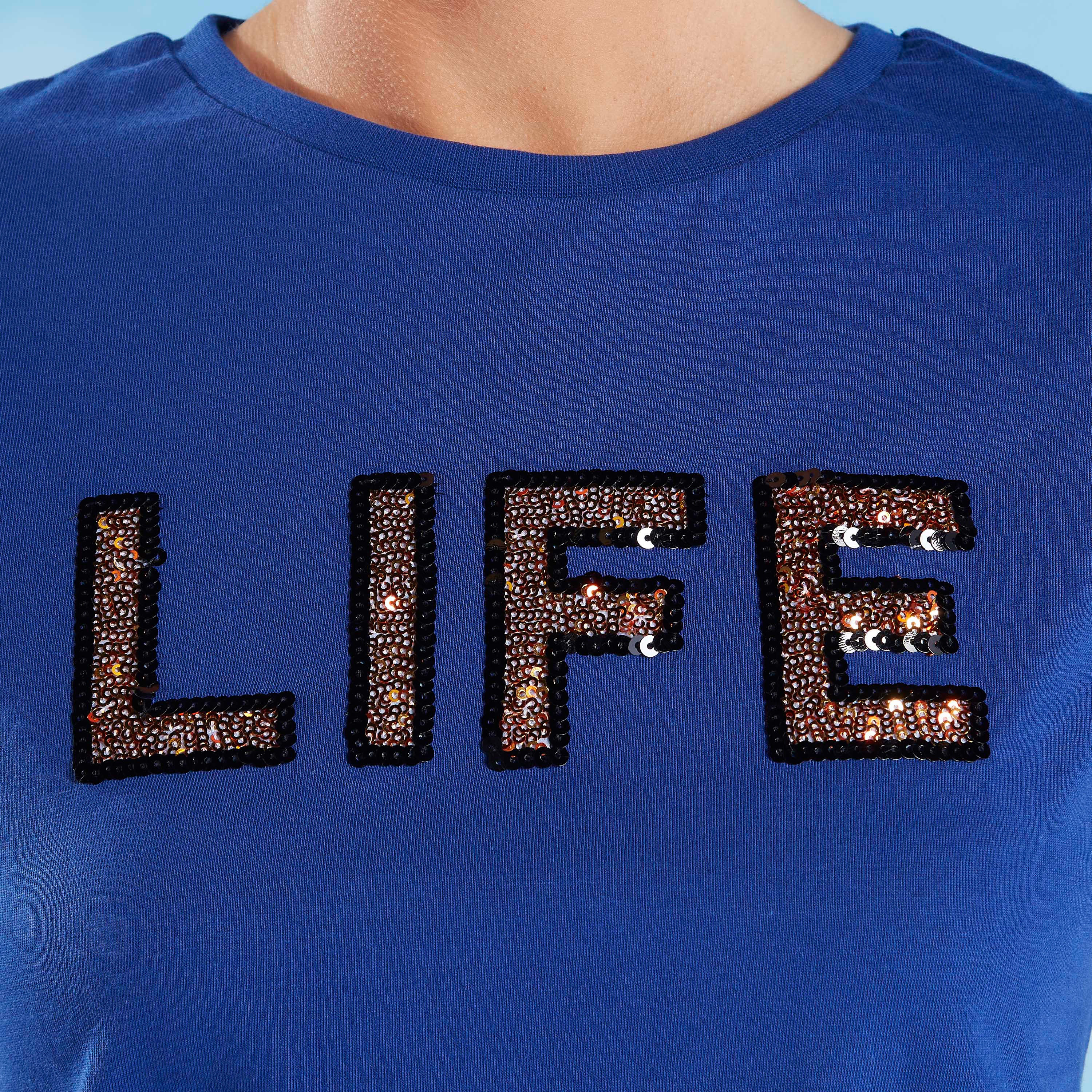 تيشيرت بياقة ضيّقة وأكمام قصيرة وتفاصيل ترتر-women-clothing-tshirts-image-3
