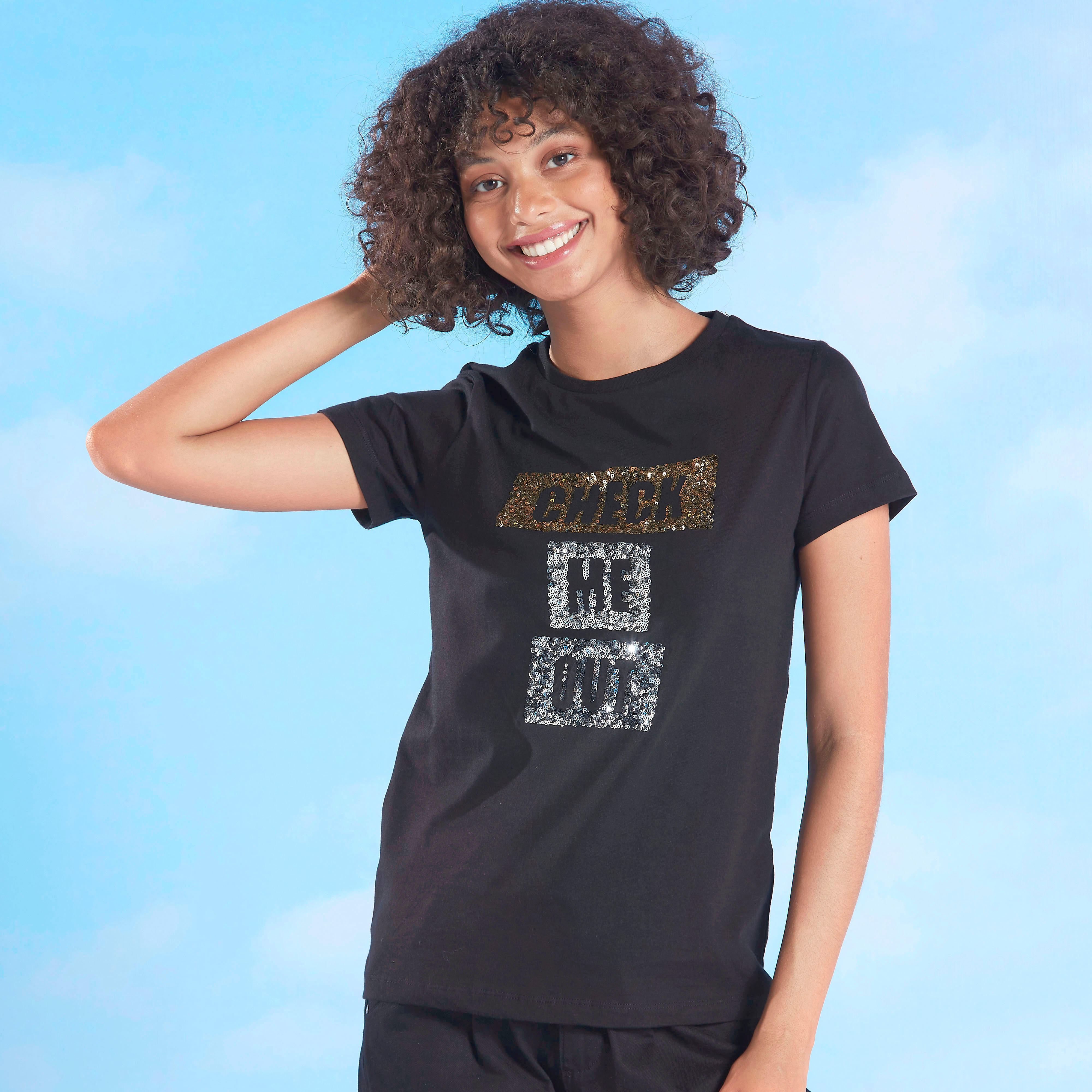 تيشيرت بياقة ضيّقة وأكمام قصيرة وتزيينات-women-clothing-tshirts-image-1