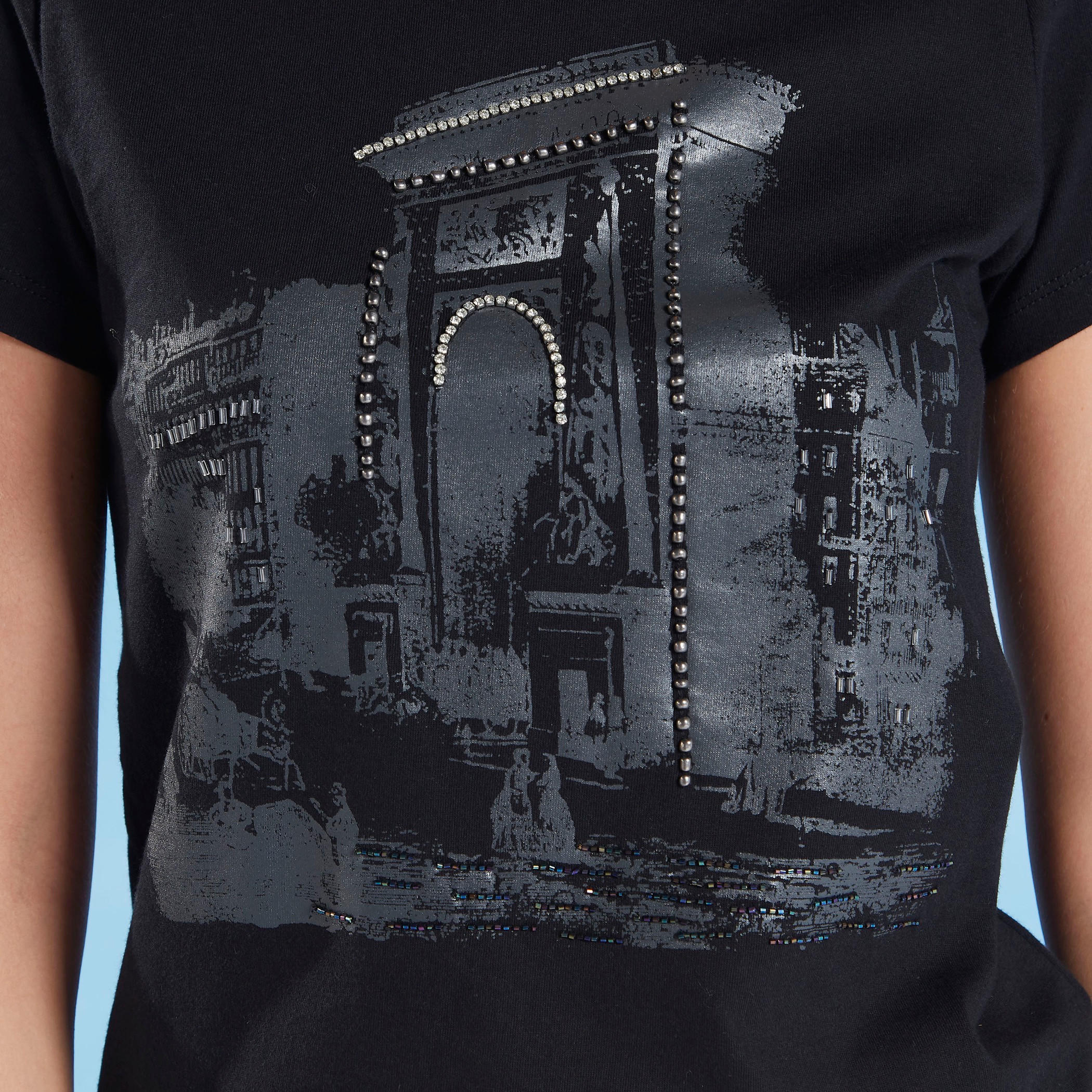 تيشيرت بياقة ضيّقة وأكمام قصيرة وتزيينات-women-clothing-tshirts-image-3